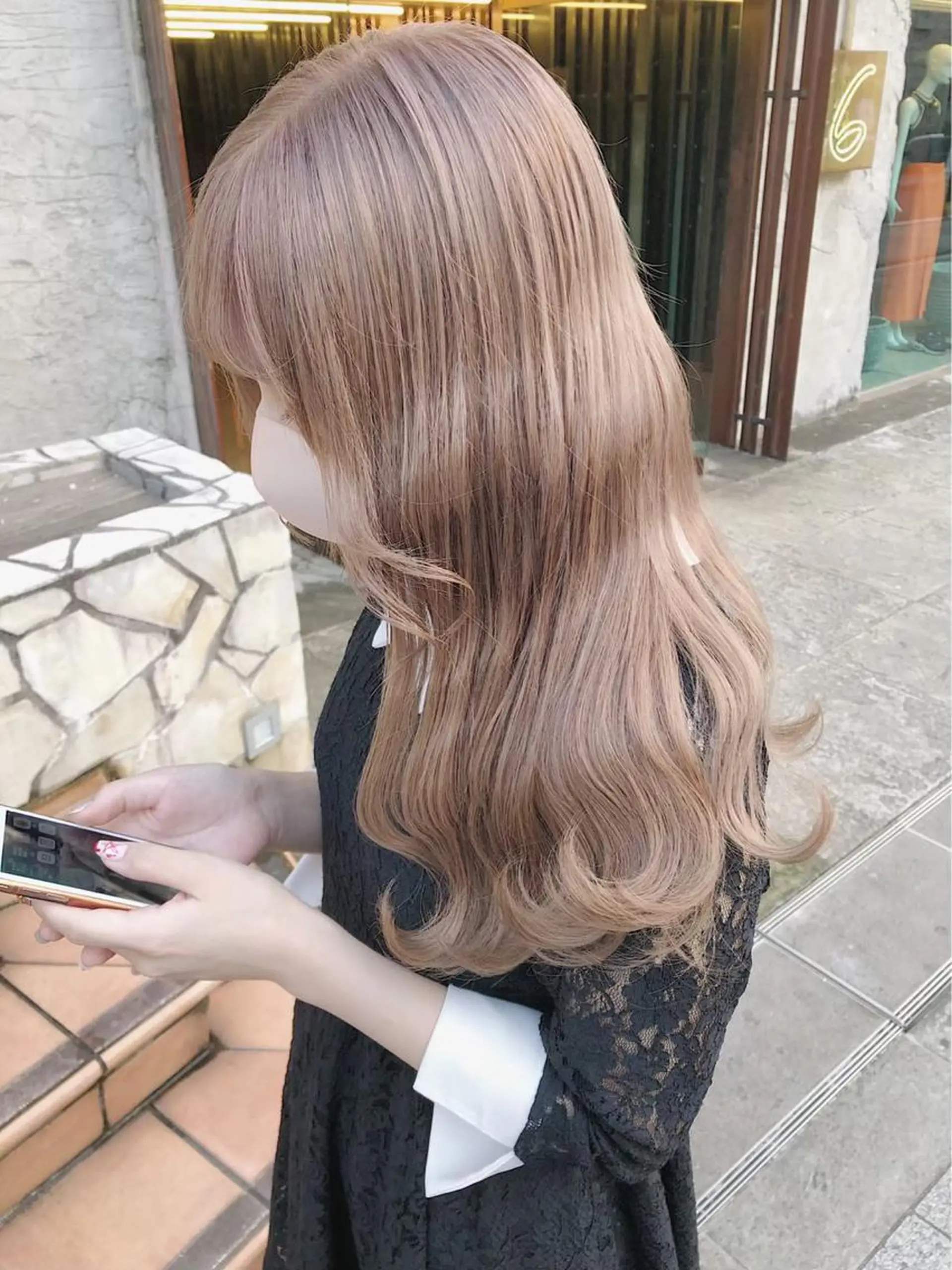 ロング カラー ヘアカラー 🧸ミルクティー🧸 kousei🧸のヘアスタイル