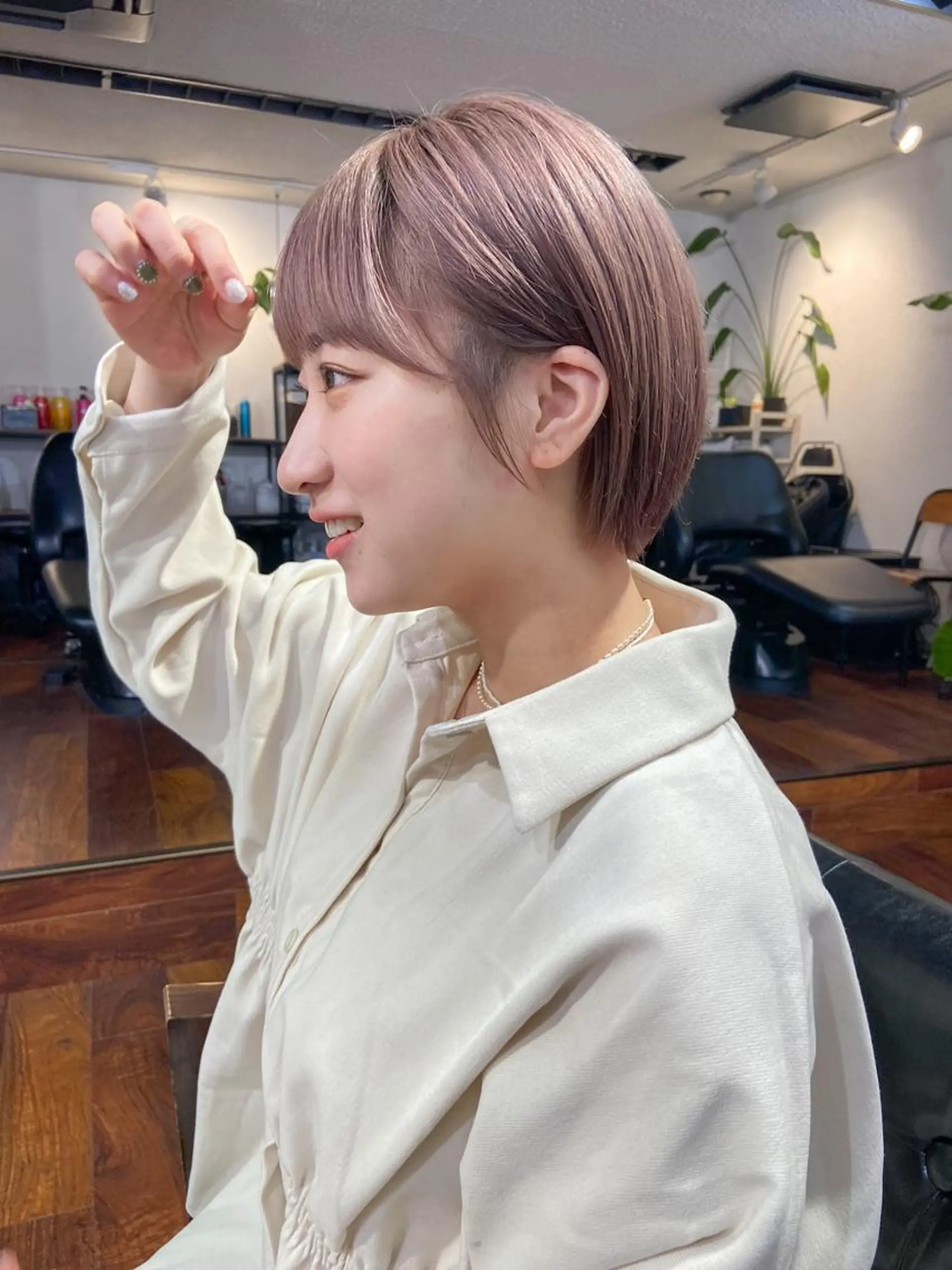 ショート カラー ベージュカラー ブリーチ ペールベージュ カット ヘアカラー トリートメント 岡本康平/ボブ /ブリーチ/レイヤーのヘアスタイル