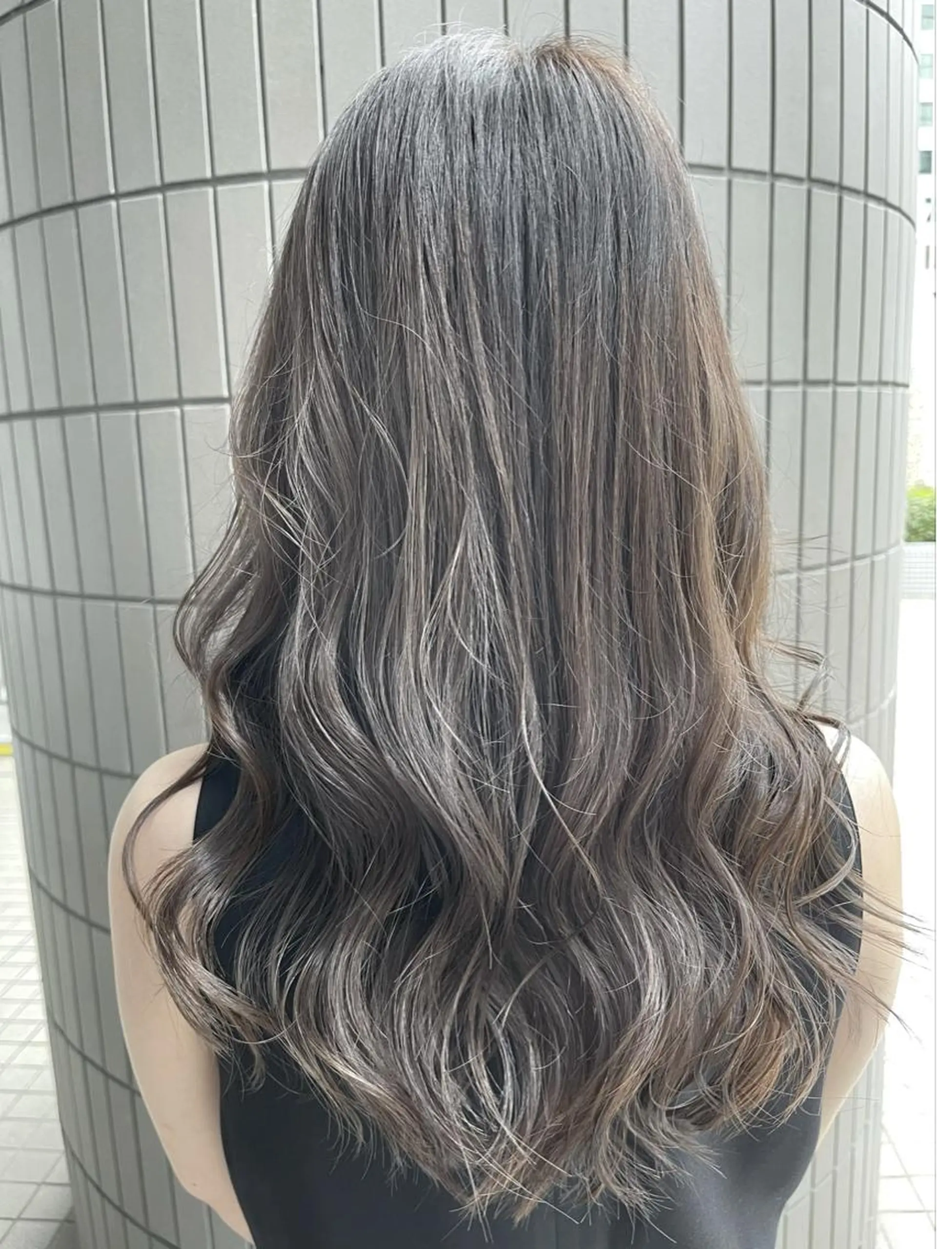 ロング カラー グレージュ カット ヘアカラー トリートメント Zina天王寺 CHIAKIのヘアスタイル