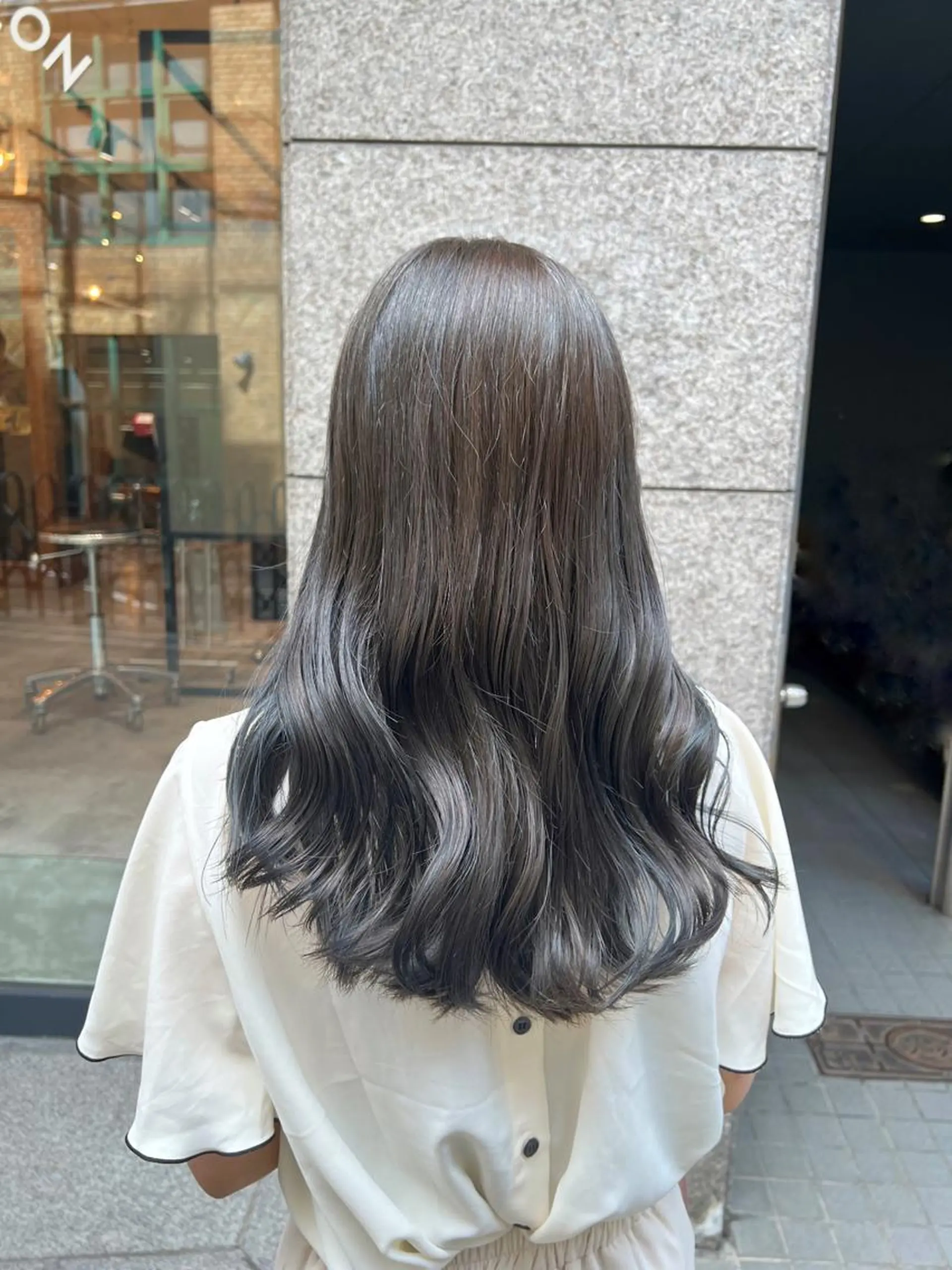 ロング カラー グレージュ オリーブグレージュ オリーブグレー カット ヘアカラー トリートメント ノイシキ サキのヘアスタイル