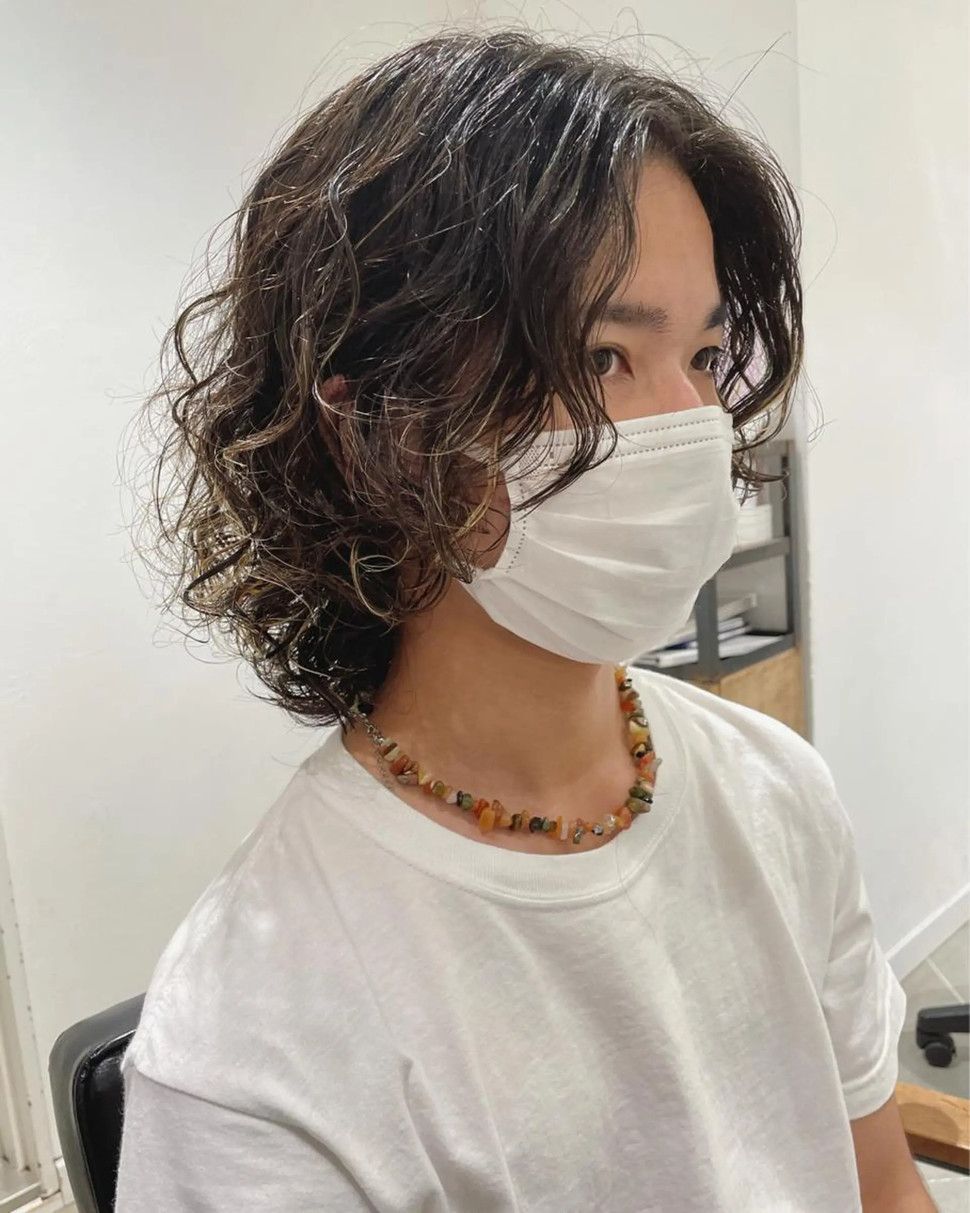 ミディアム パーマ メンズ ミディアムパーマ メンズパーマ カット パーマ トリートメント Loom.所属・村上雅人 ナチュラルモードのヘアスタイル