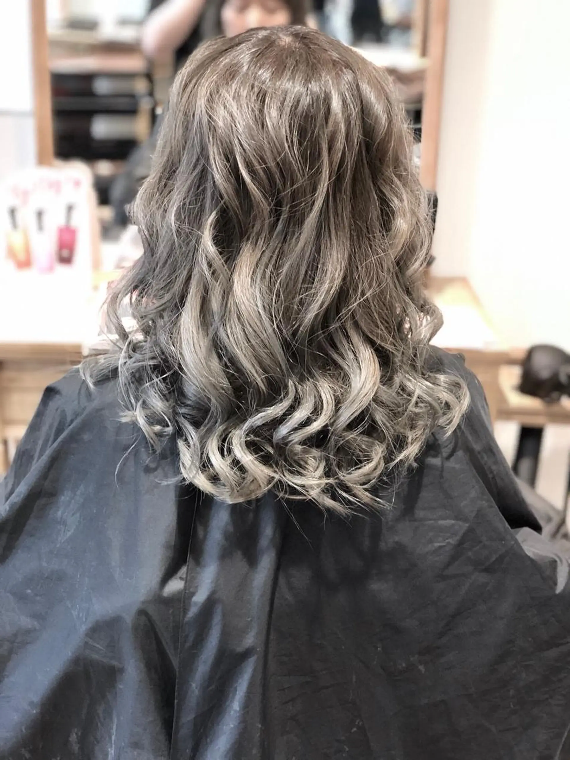セミロング カラー アッシュ 透明感カラー シルバー シルバーアッシュ エフェクトブリーチ エクステhiroのヘアスタイル