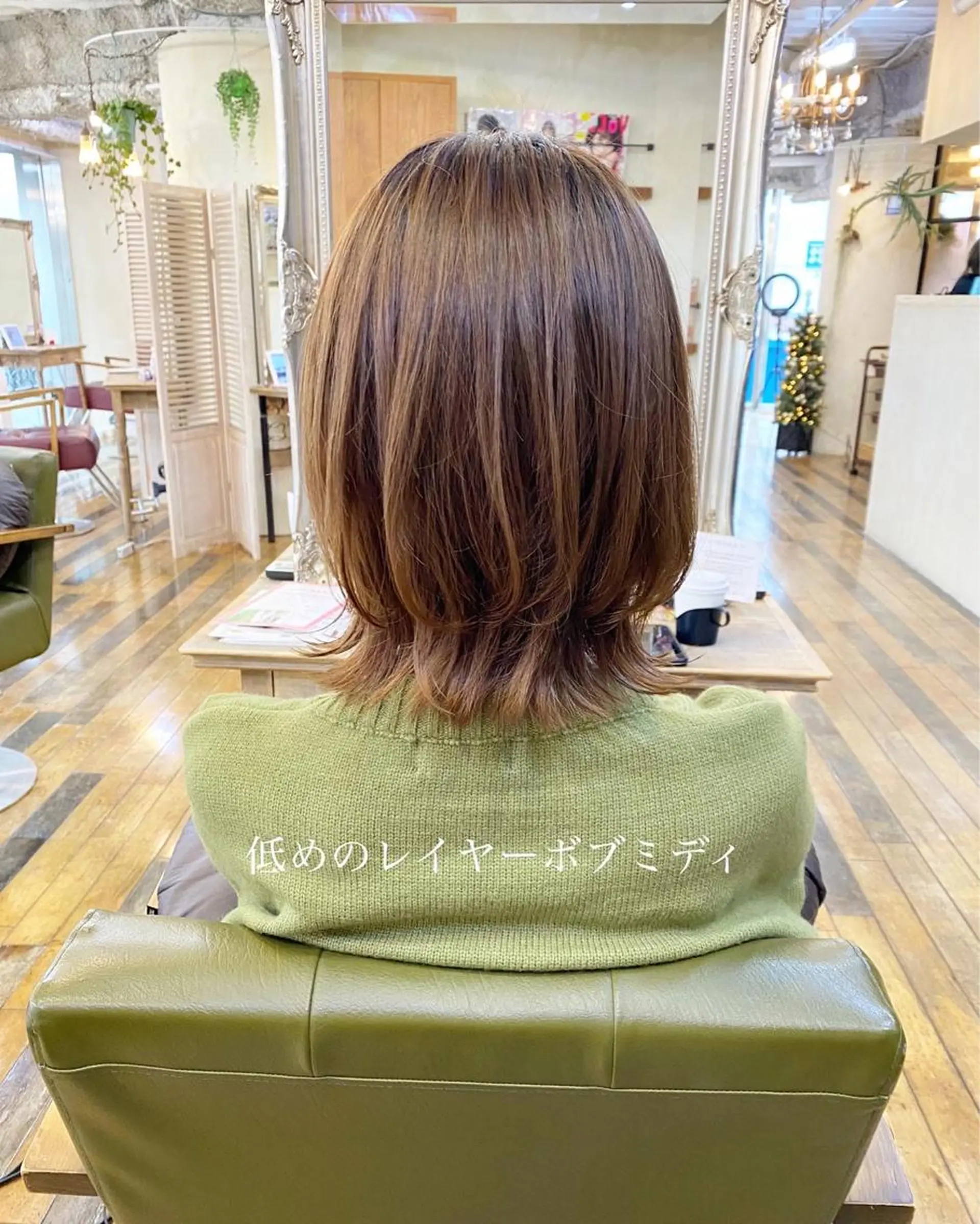 ミディアム 伸ばしかけ レイヤーカット 鎌倉 彩のヘアスタイル