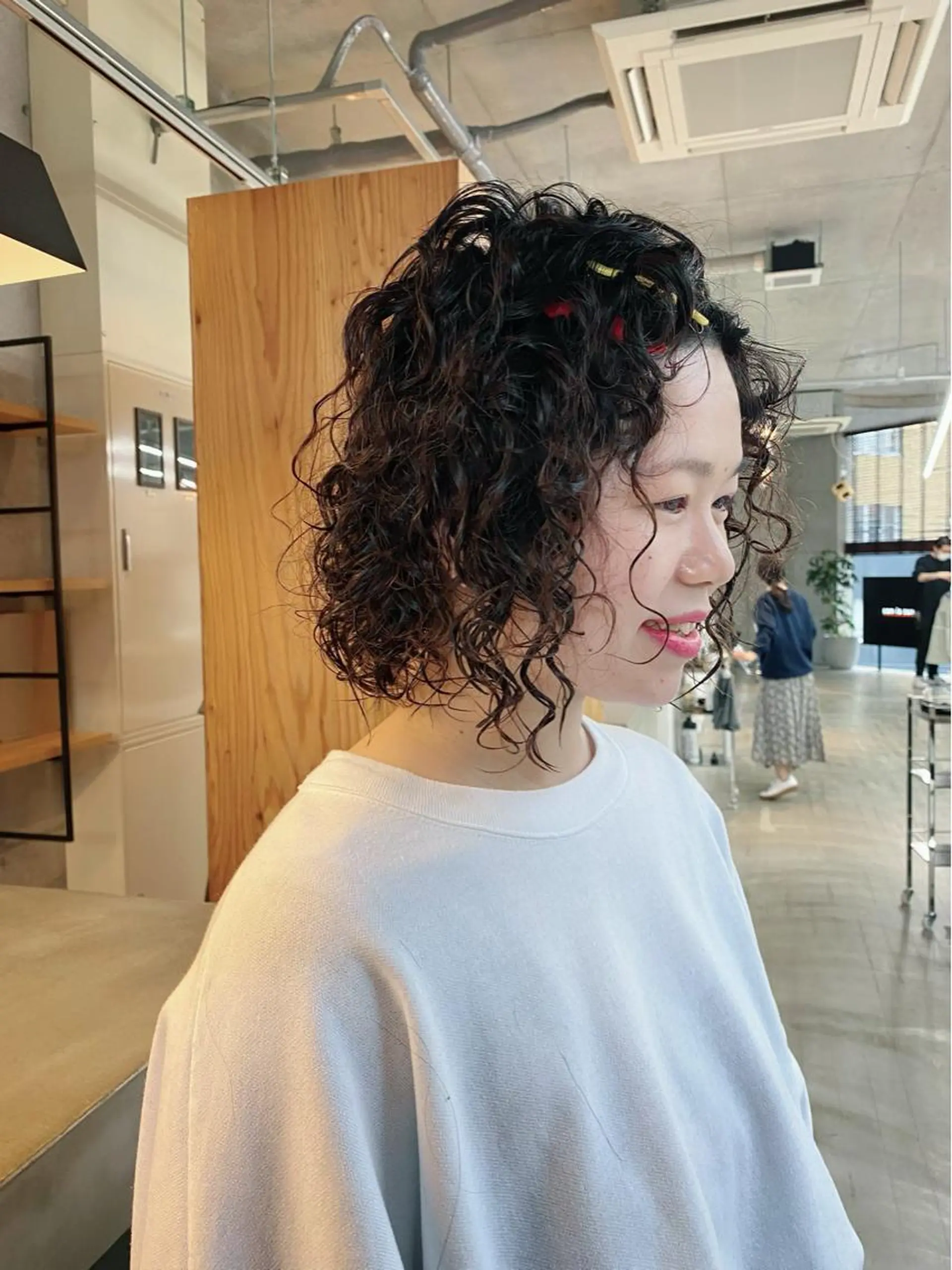 ミディアム カラー パーマ ヘアアレンジ ミディアムパーマ 外国人風カラー スパイラルパーマ son hair HIROEのヘアスタイル