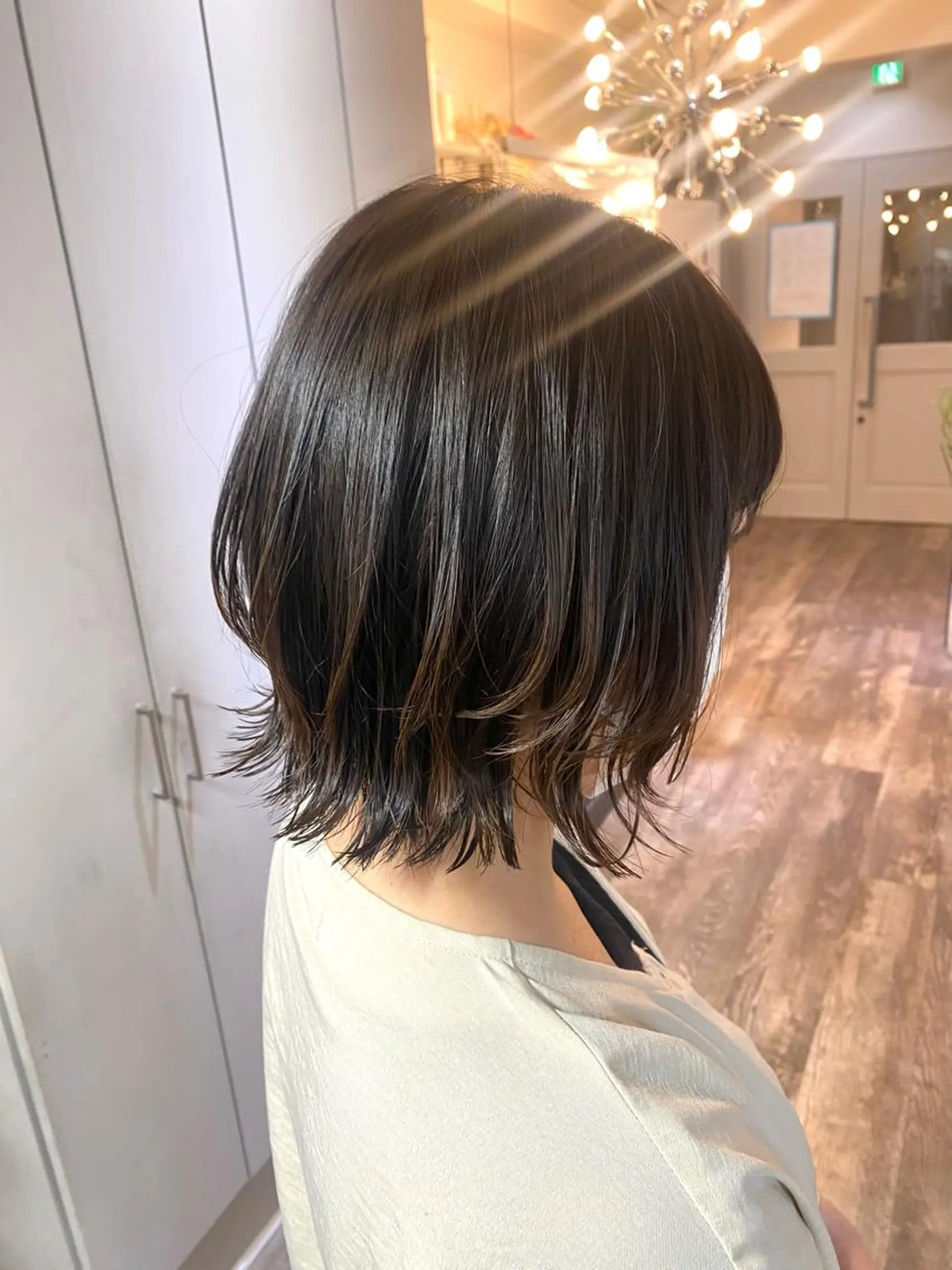 ミディアム カラー アディクシーカラー ブリーチ ケアブリーチ ダブルカラー ハイライトカラー カット ヘアカラー トリートメント ボブ/透明感カラー 岸本涼奈のヘアスタイル
