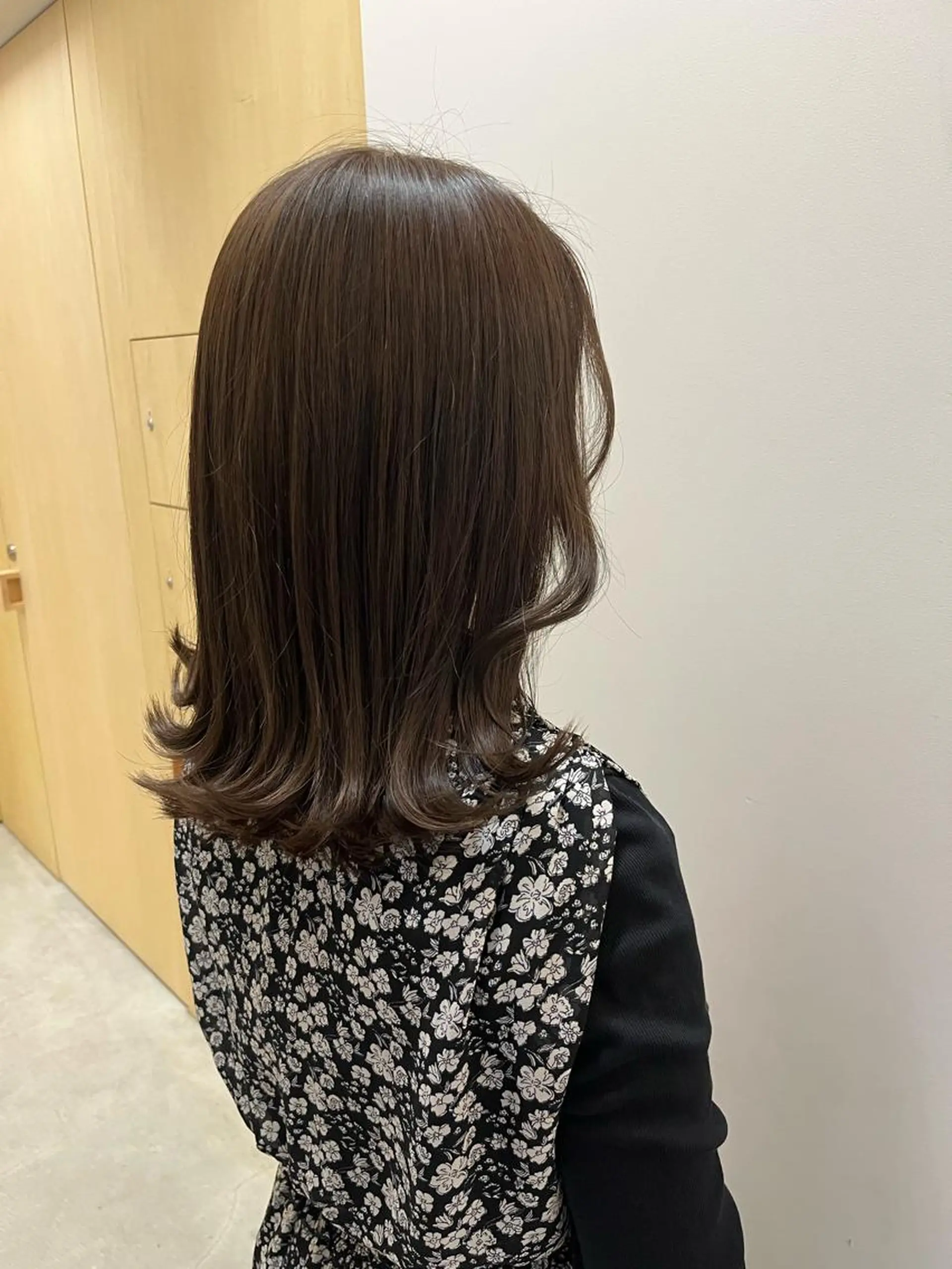 セミロング カラー グレージュ TEMIL HAIR 《まお》のヘアスタイル