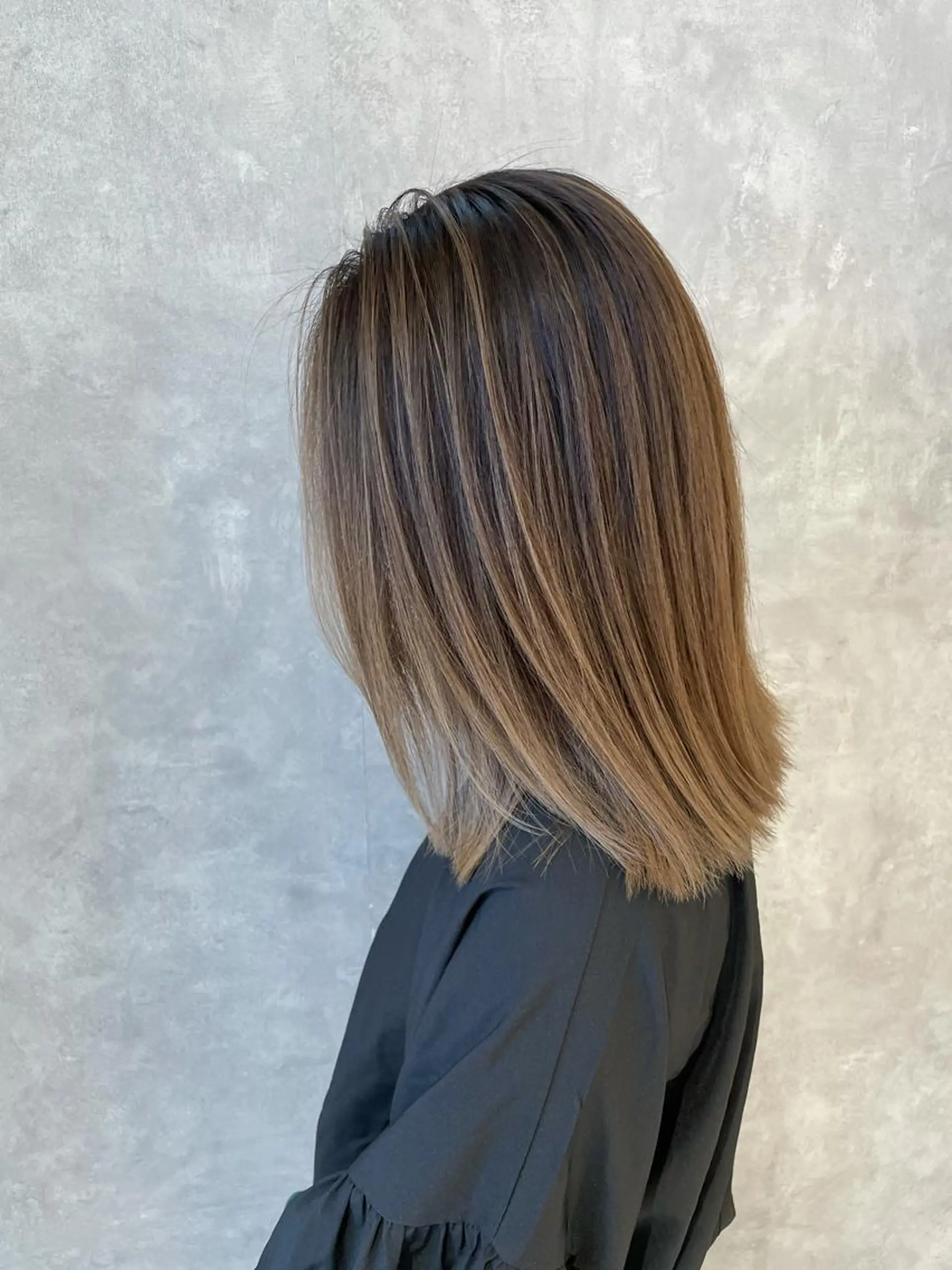 ミディアム カラー バレイヤージュ ベージュカラー レイヤーカット 美髪カラー✨本間 貴広のヘアスタイル