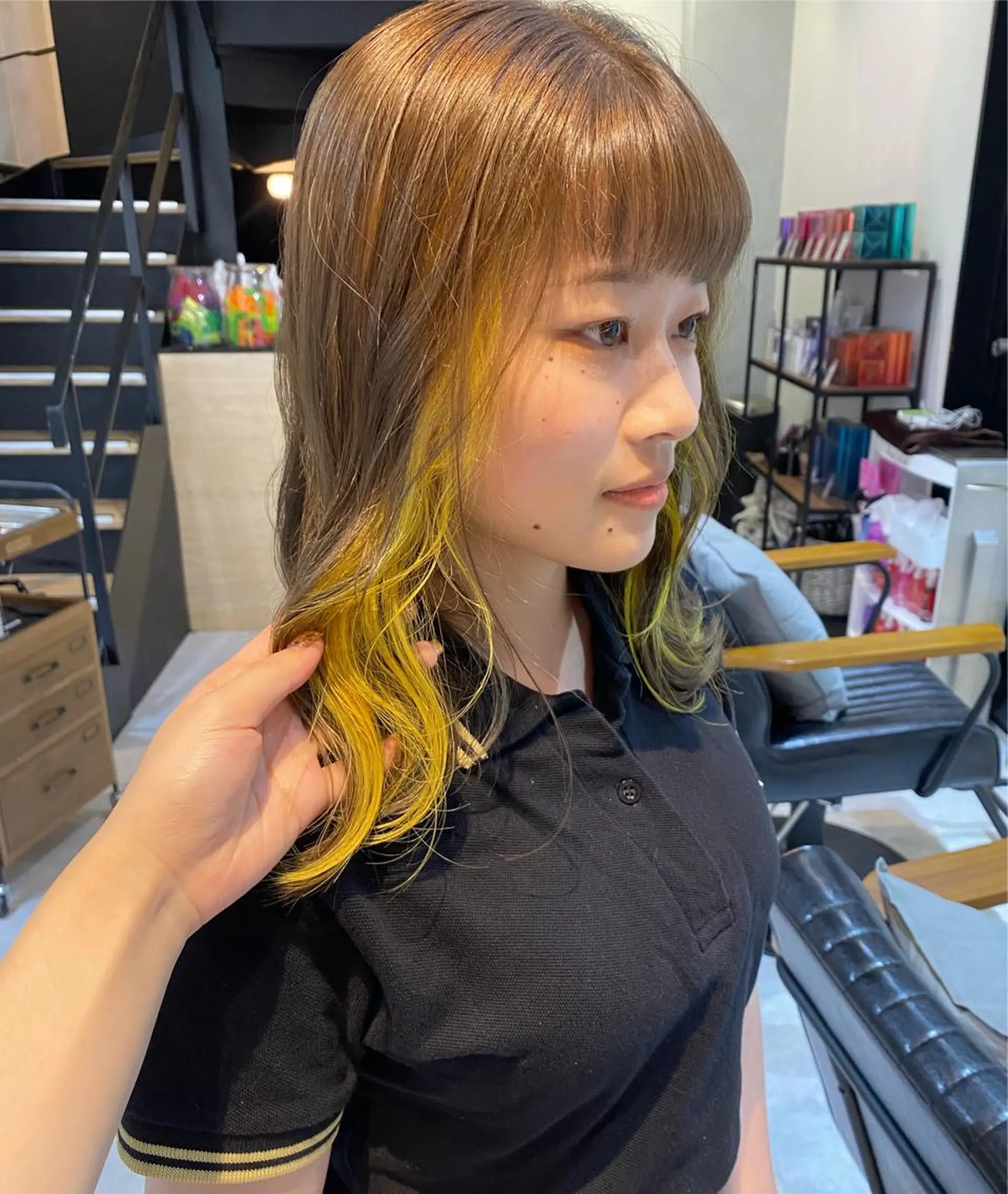 ロング Juri 暖色/ツヤ感カラーのヘアスタイル
