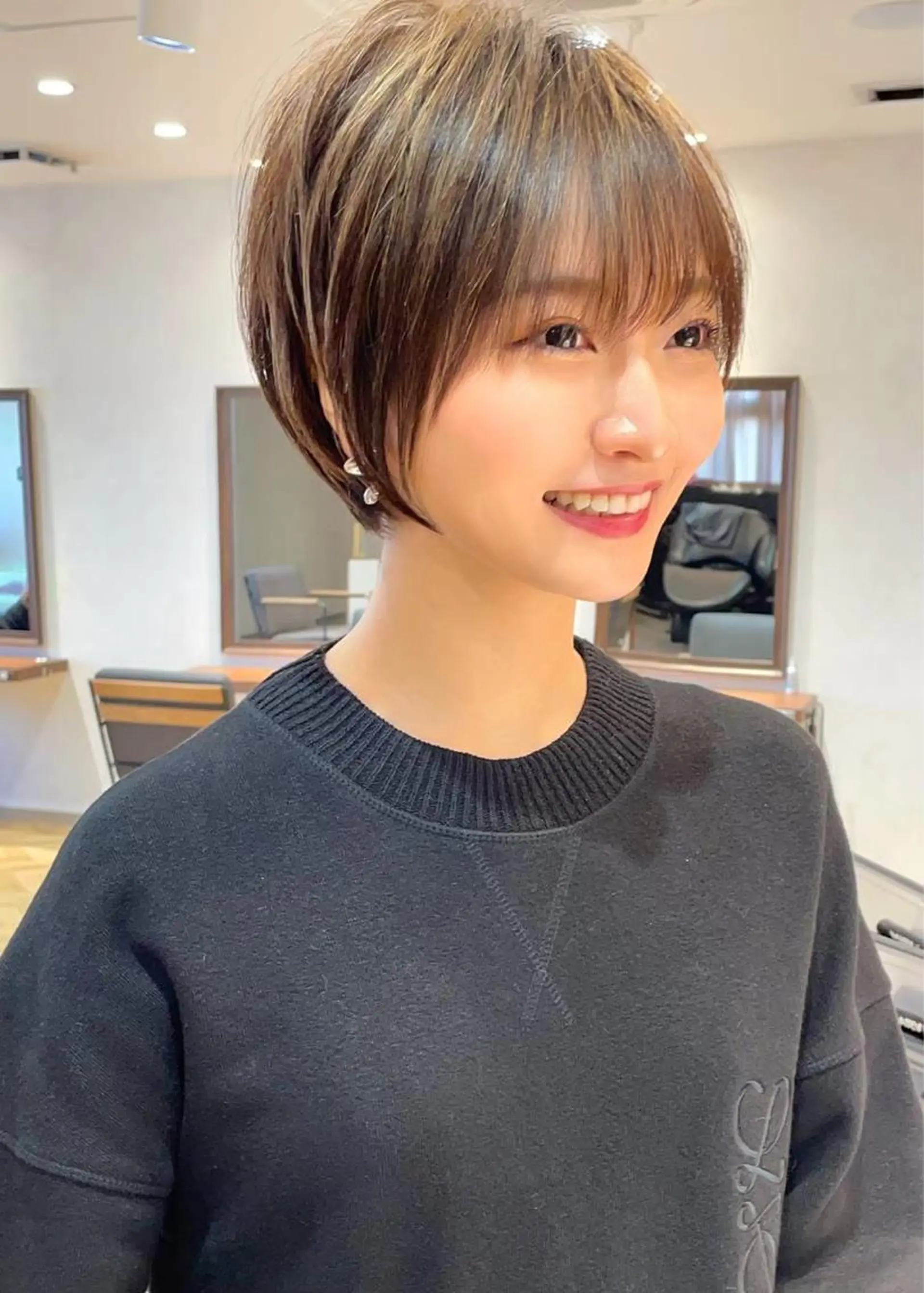 ショート ショートヘア カット ヘアカラー トリートメント 💛美髪ハイトーン LEON🩶のヘアスタイル