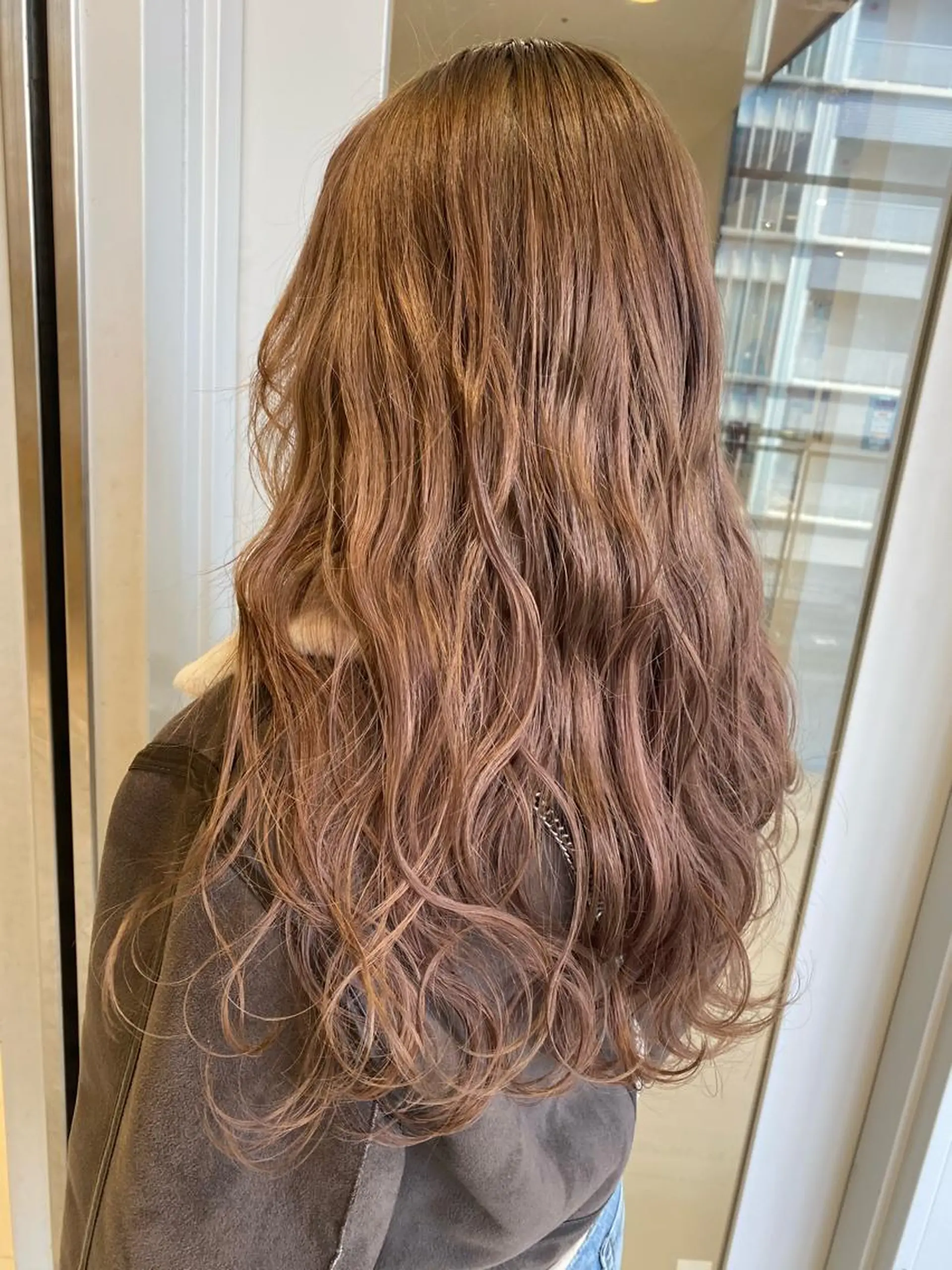 ロング ヘアカラー まお♡レイヤーカット 耳ツボジュエリーのヘアスタイル