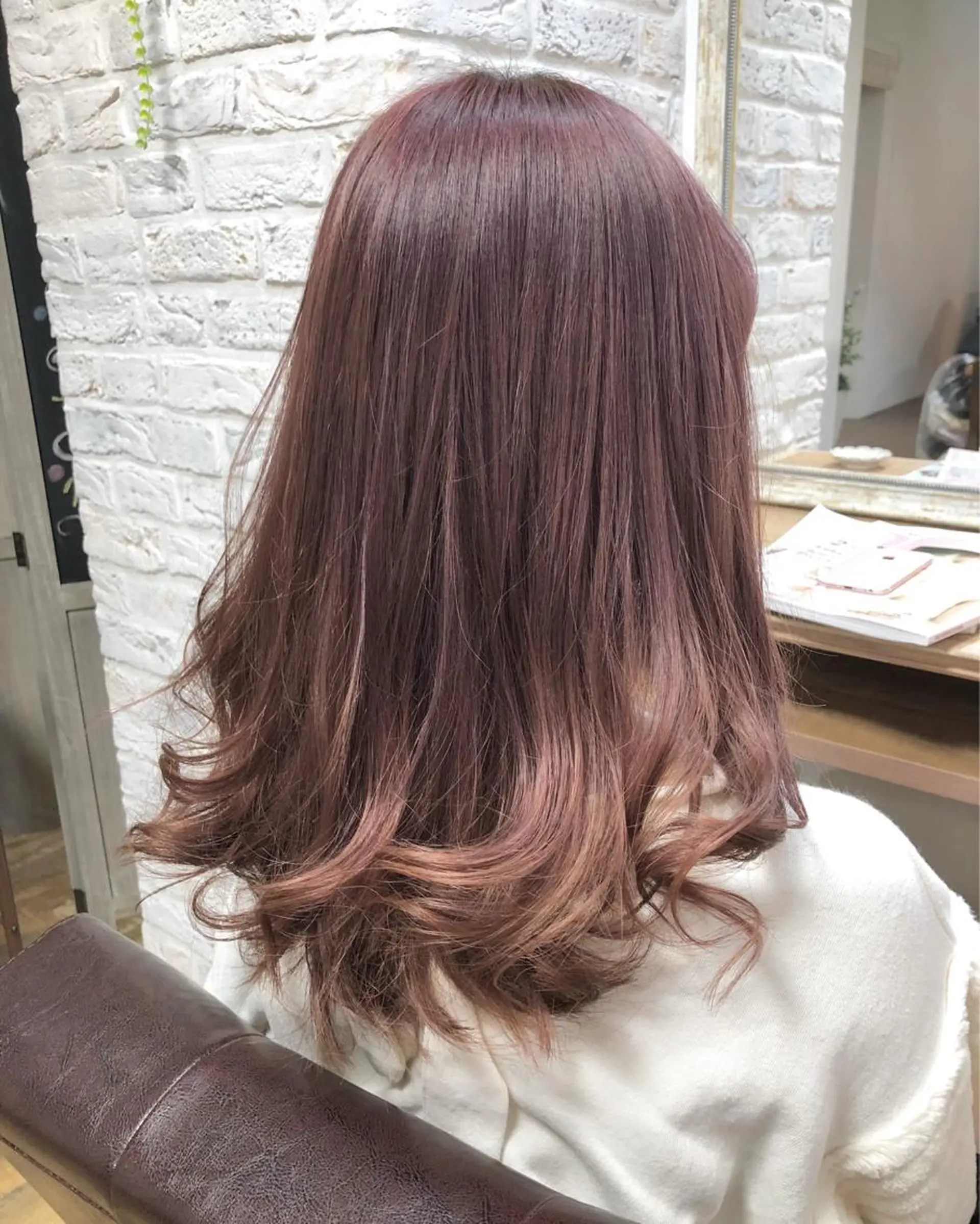 セミロング カラー ヘアアレンジ ピンクカラー ヘアカラー 遠藤 拓馬のヘアスタイル