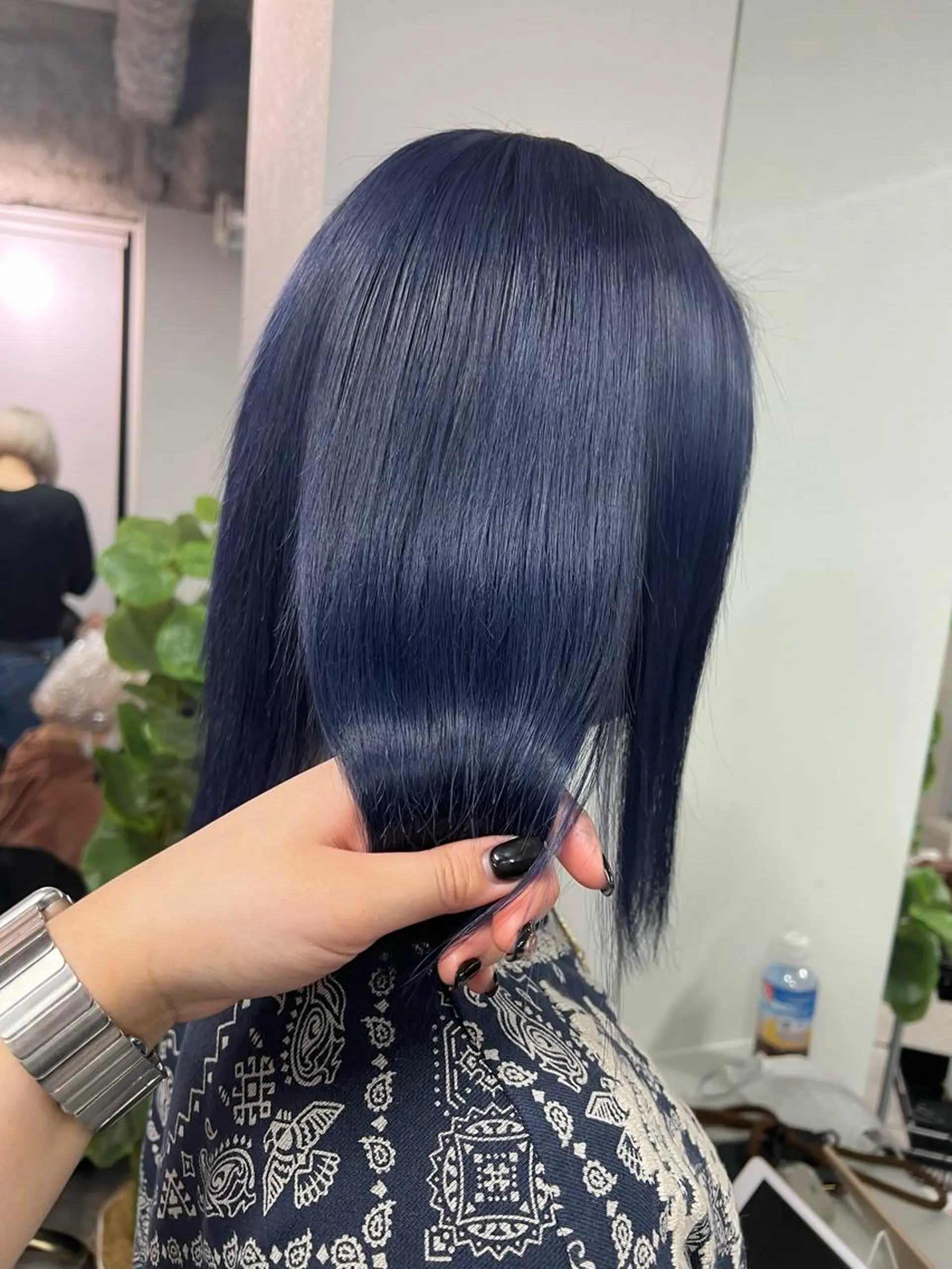 ショート カラー ブルーカラー sio.nail&eyebrow salon shimokitazawa2号店所属・nailist mana𖤐´-のネイルデザイン