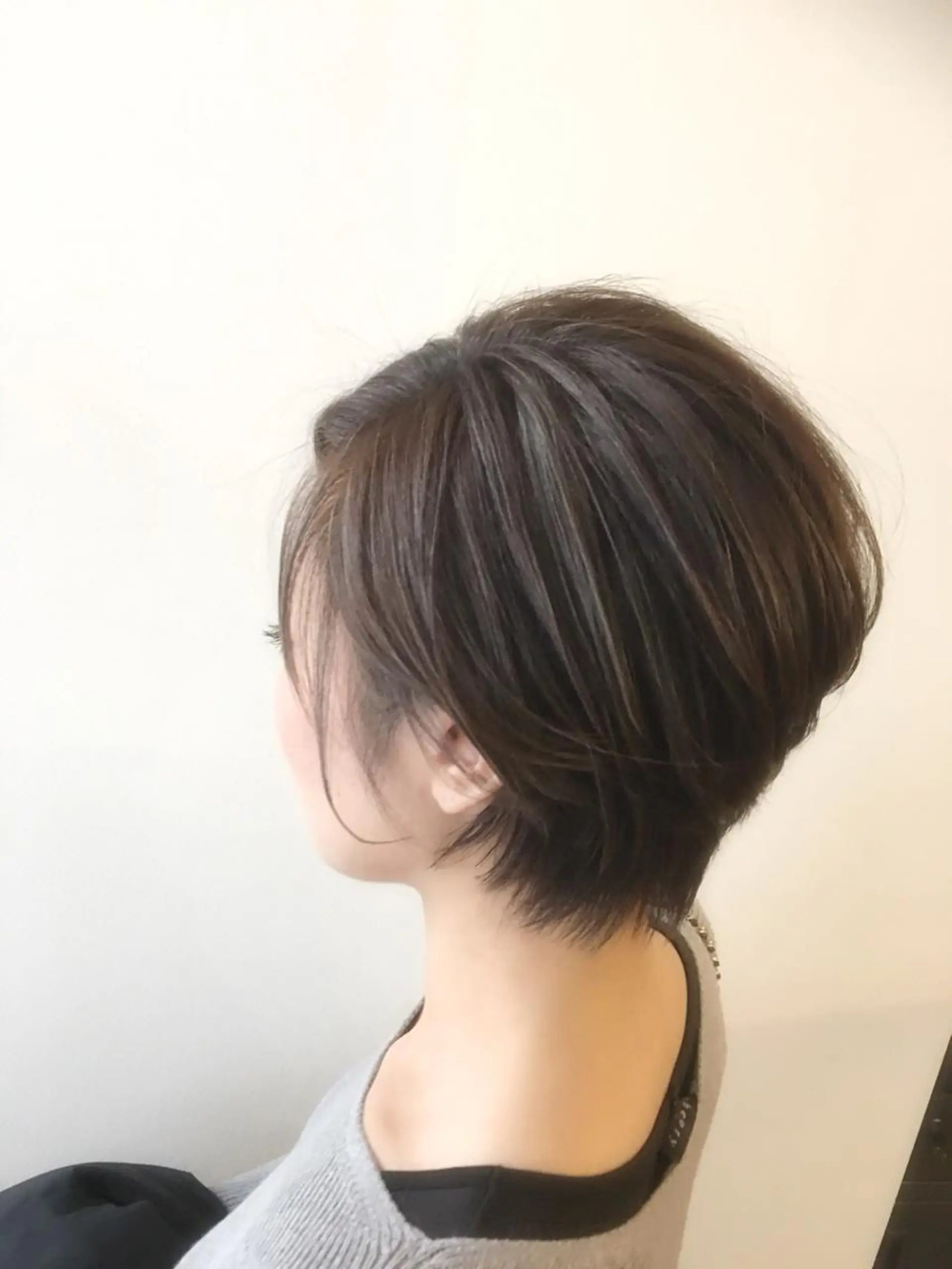 ショート カラー グレージュ カーキグレージュ 似合わせカット ショートヘア カット ヘアカラー トリートメント Tiger  Lily所属・江藤 星史のヘアスタイル