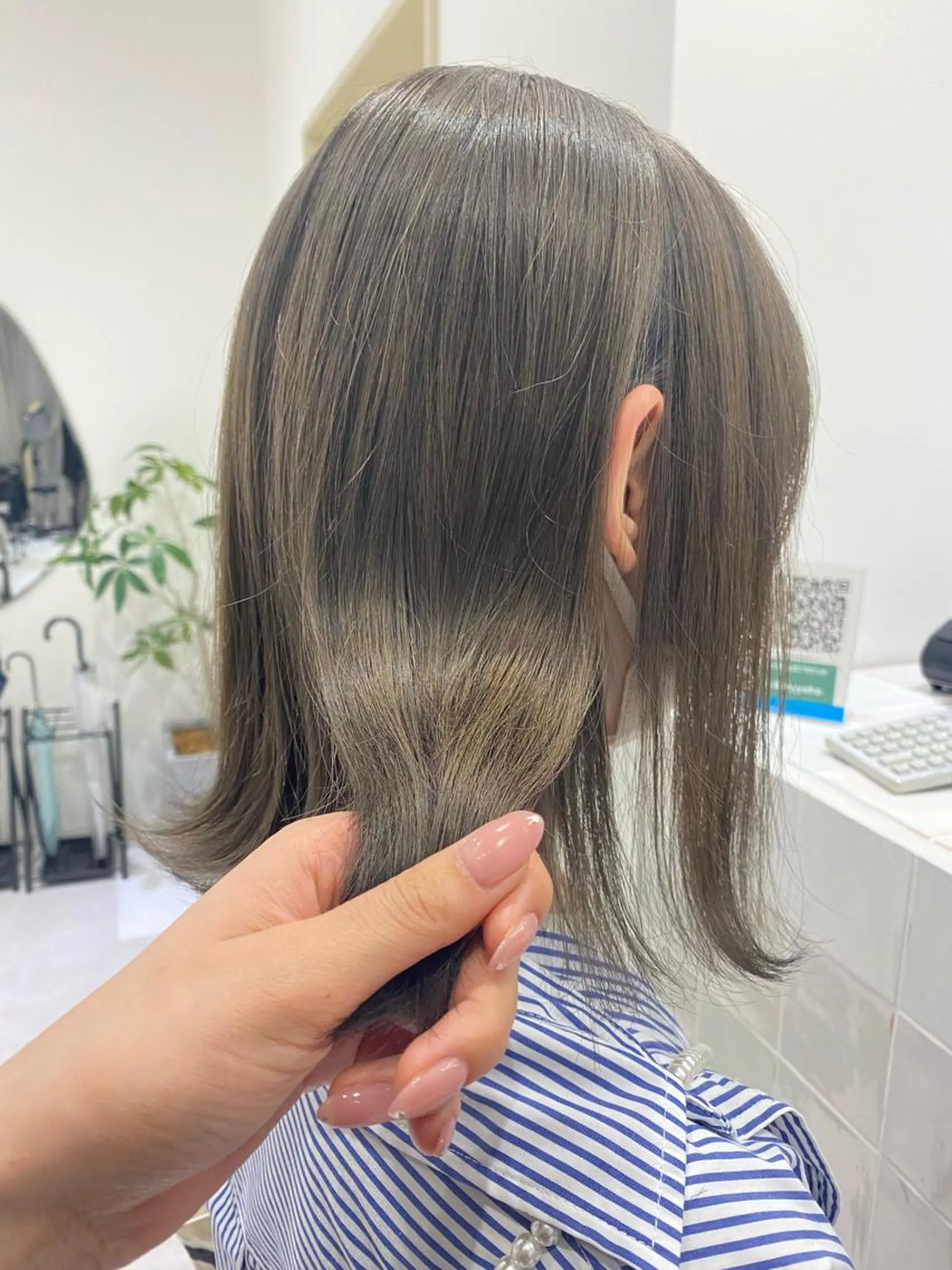 ミディアム カラー ヘアカラー 韓国ヘア顔周りカット 艶髪ベージュtamaのヘアスタイル