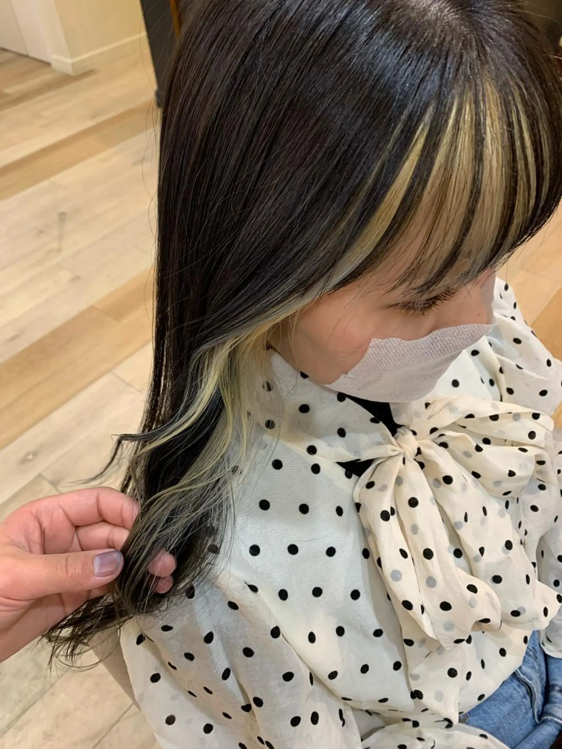 セミロング カラー ブロンド カット ヘアカラー トリートメント 上田 紗也のヘアスタイル