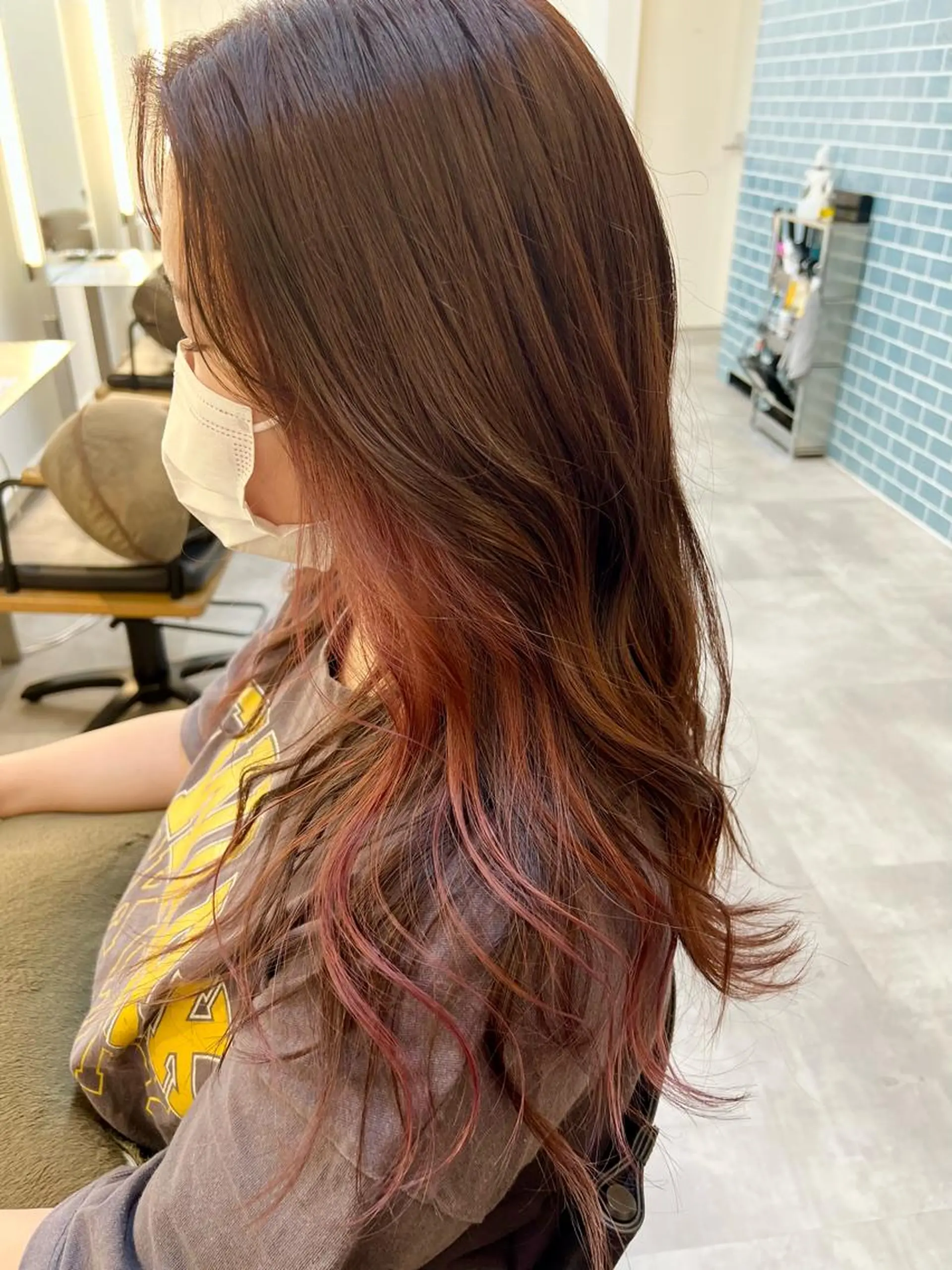 ロング カラー ブラウンカラー デザインカラー ピンクカラー ピンクブラウン 丸田 美沙希のヘアスタイル