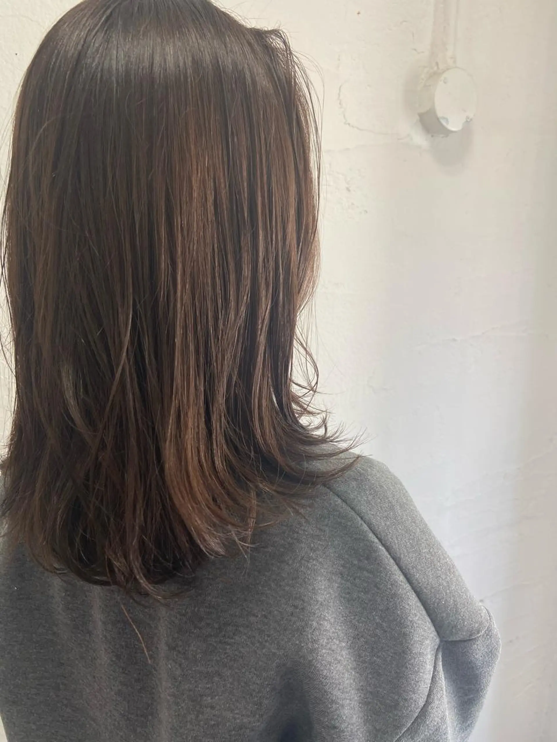 ミディアム カラー ヘアアレンジ アッシュ ベージュカラー グレージュ レイヤーカット SALOWIN自由が丘所属・ヘッドスパ✨髪質ケア サロン🌿chacoのエステ・リラクイメージ