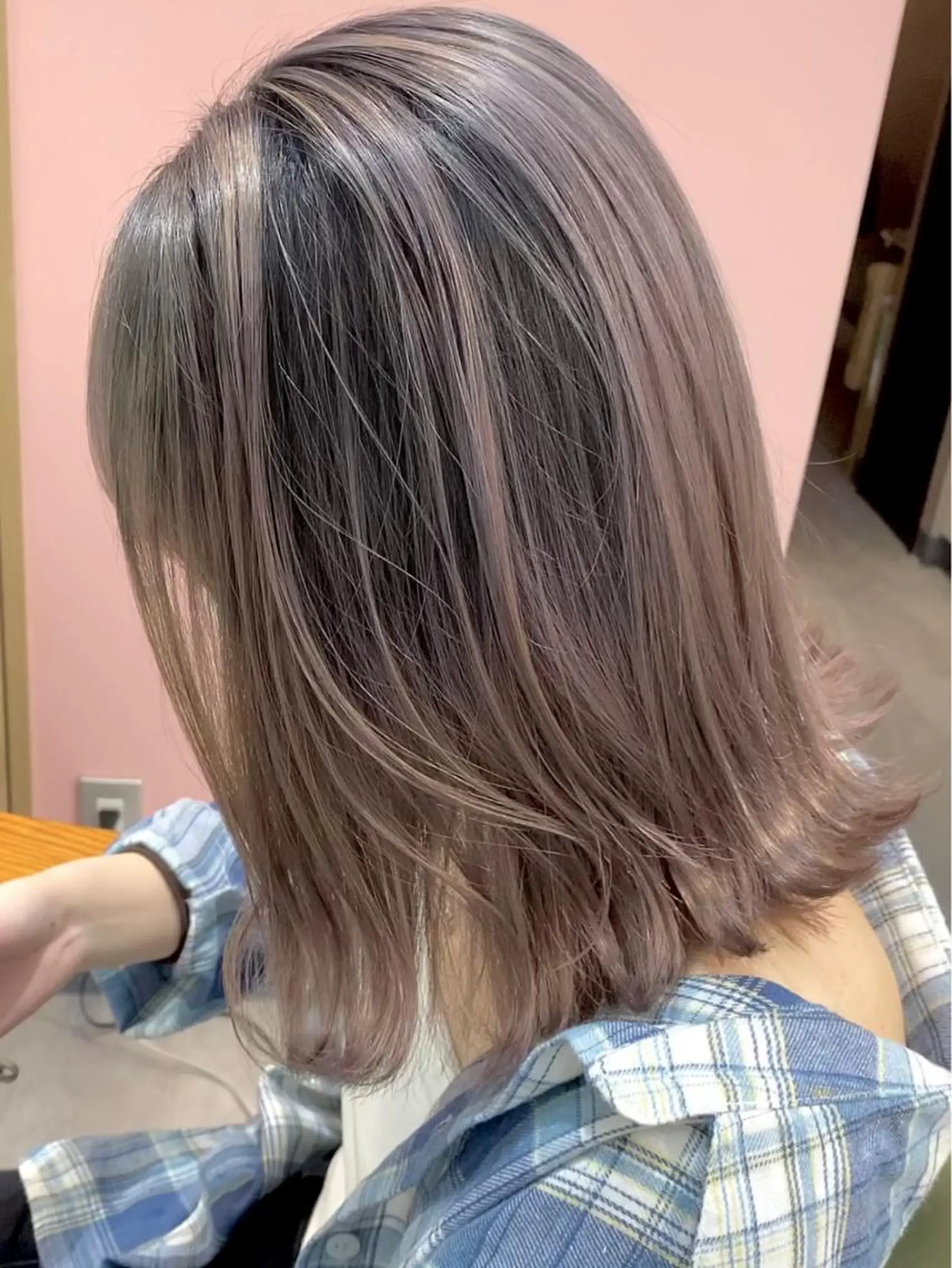 ミディアム カラー バレイヤージュ レイヤーカット ヘアカラー トリートメント ヘアセット 💘カラー特化美容師 尾崎拓己のヘアスタイル