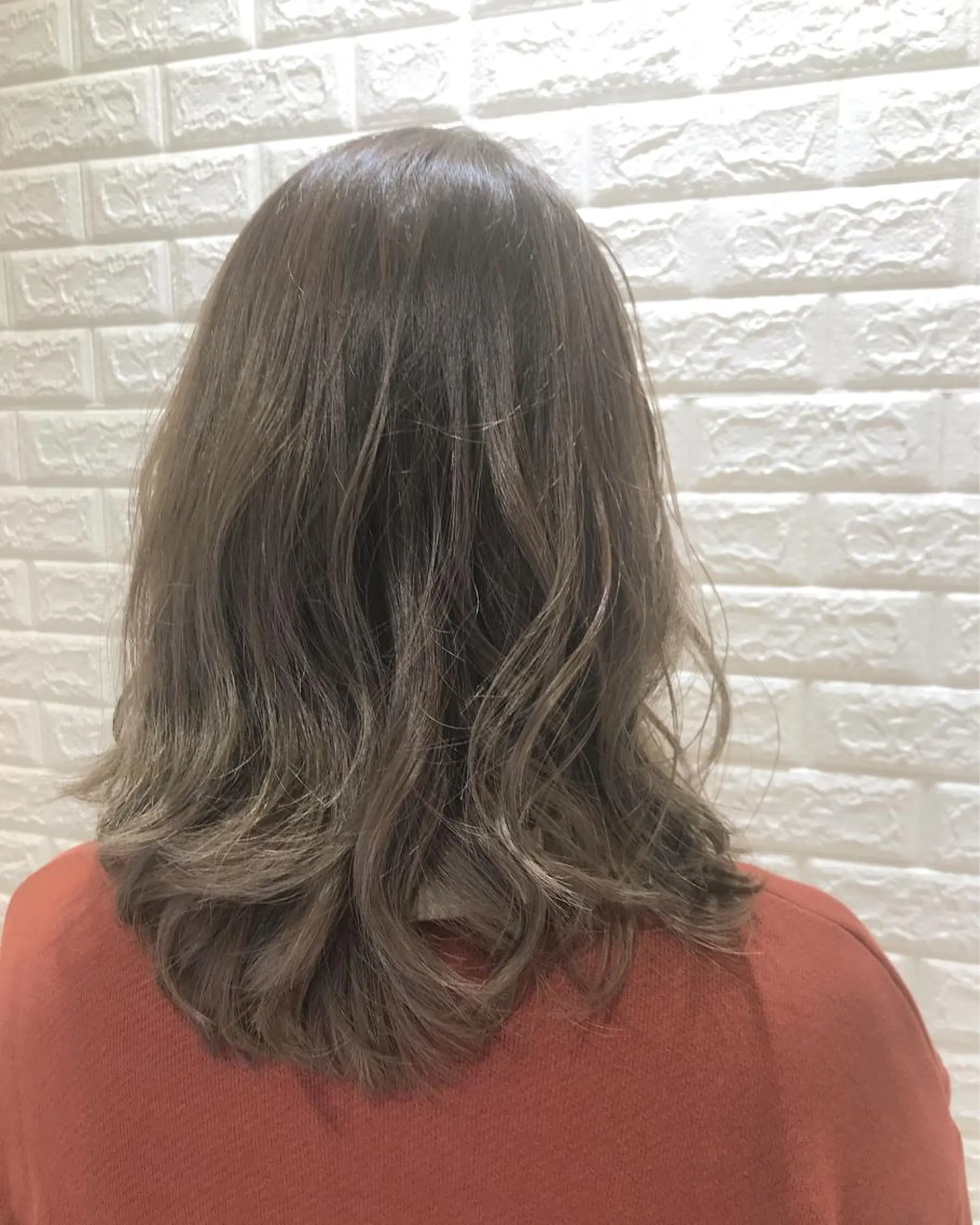 ミディアム カラー グレージュ ナガイ ユウキのヘアスタイル