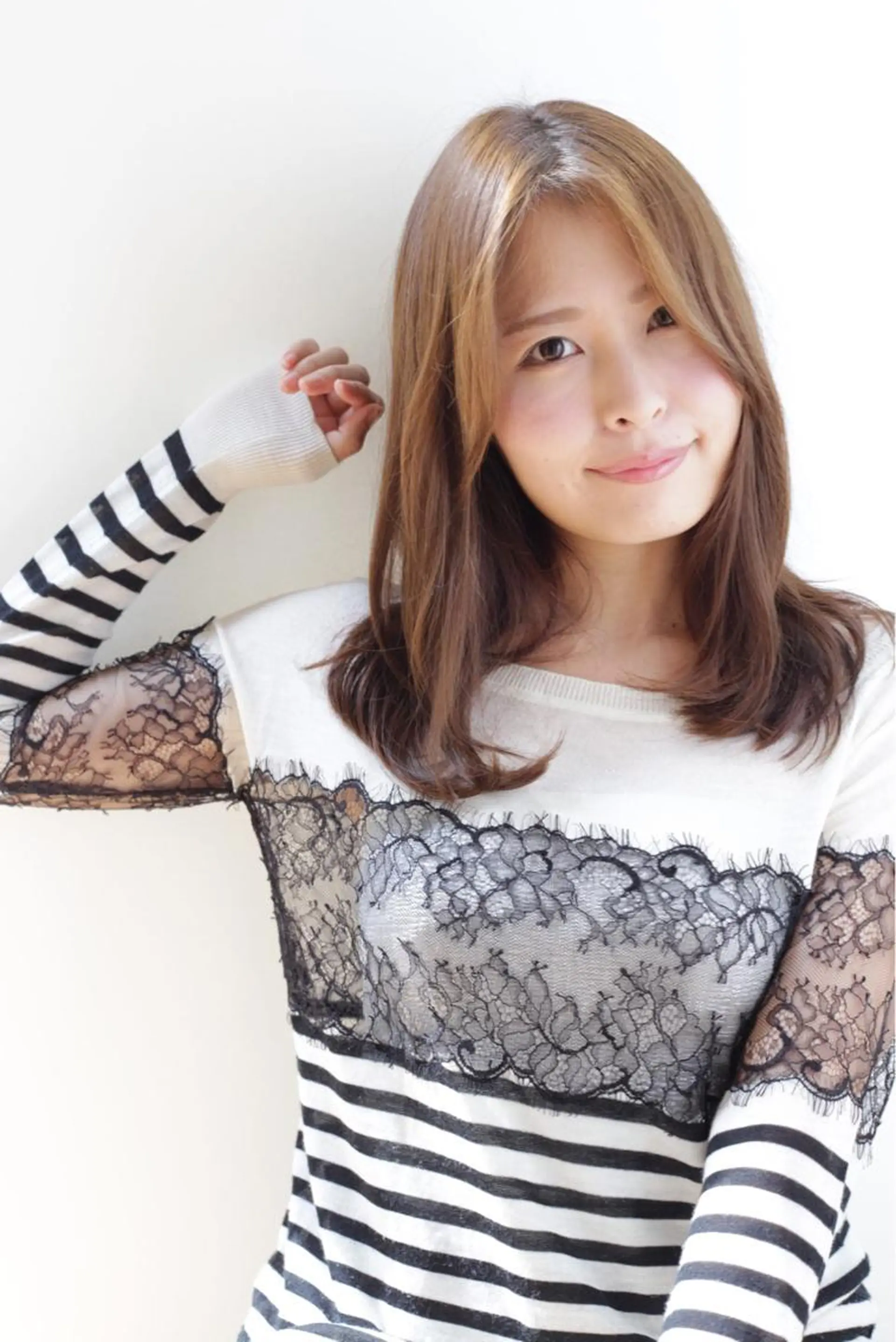 ミディアム セミロング カラー アッシュ 透明感カラー ReMix 新宿店所属・タジマ ヤスヒサのヘアスタイル