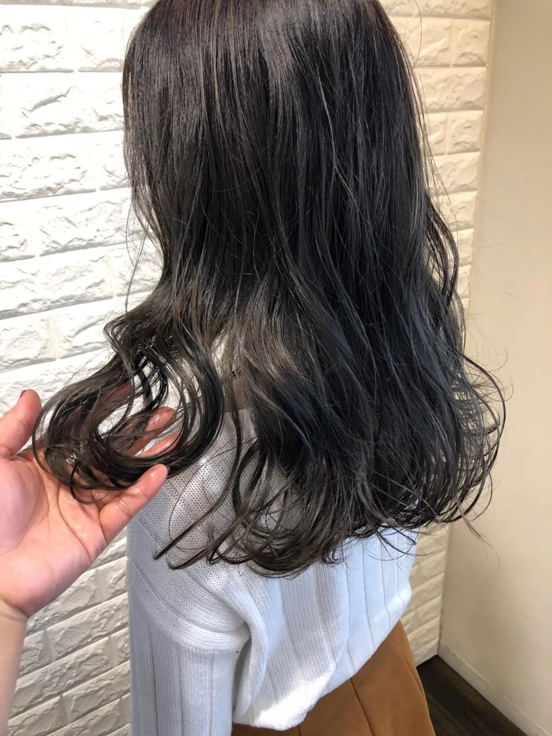 セミロング カラー アッシュ ダークアッシュ 西本 夏美のヘアスタイル