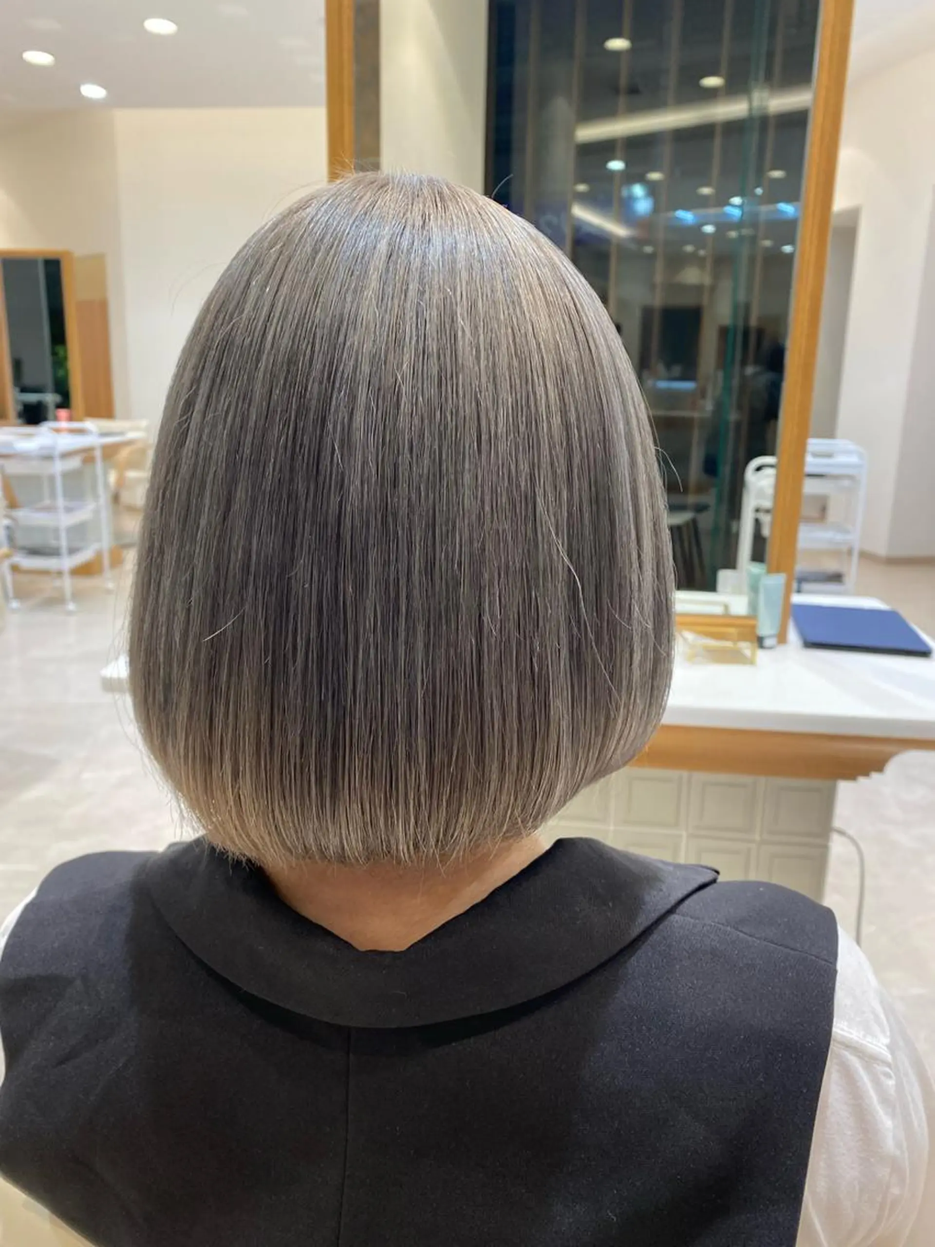 ショート カラー ブリーチ ケアブリーチ シルバー 透明感カラー 田中 有乃のヘアスタイル
