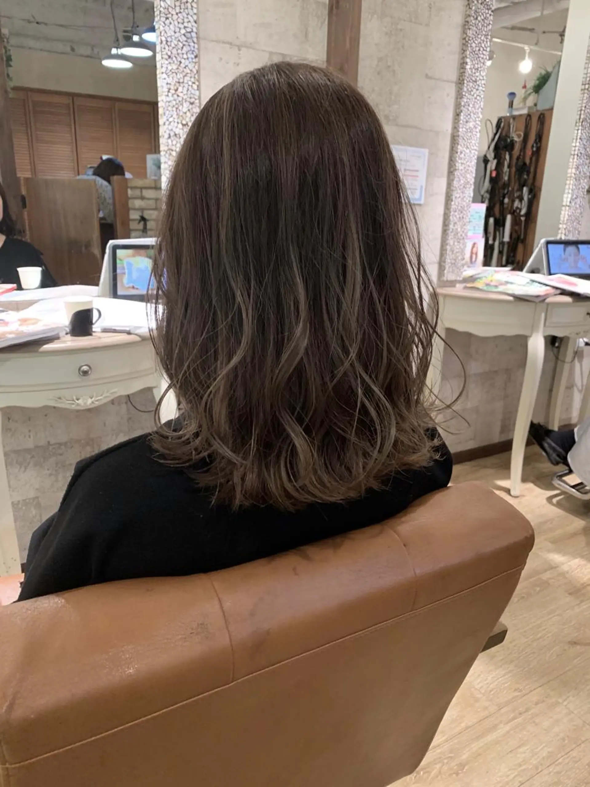 ミディアム カラー アッシュ バレイヤージュ ベージュカラー ブリーチ 透明感カラー カット ヘアカラー SALOWIN(サロウィン)広島並木通り所属・田村和範/似合わせ カラー/縮毛矯正のヘアスタイル