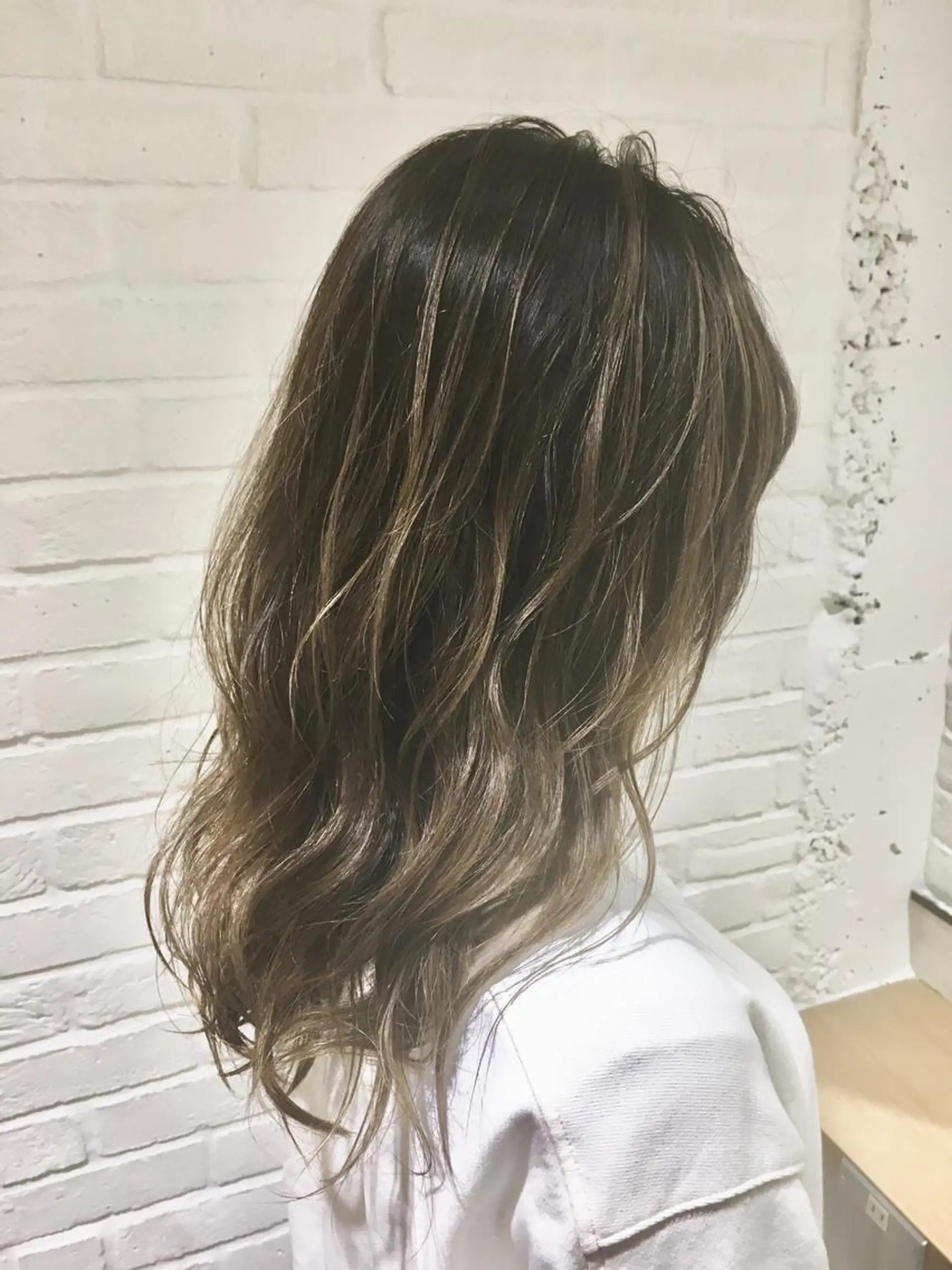 ロング カラー バレイヤージュ グラデーションカラー グレージュ レイヤーカット 💈平島 拓也💈のヘアスタイル
