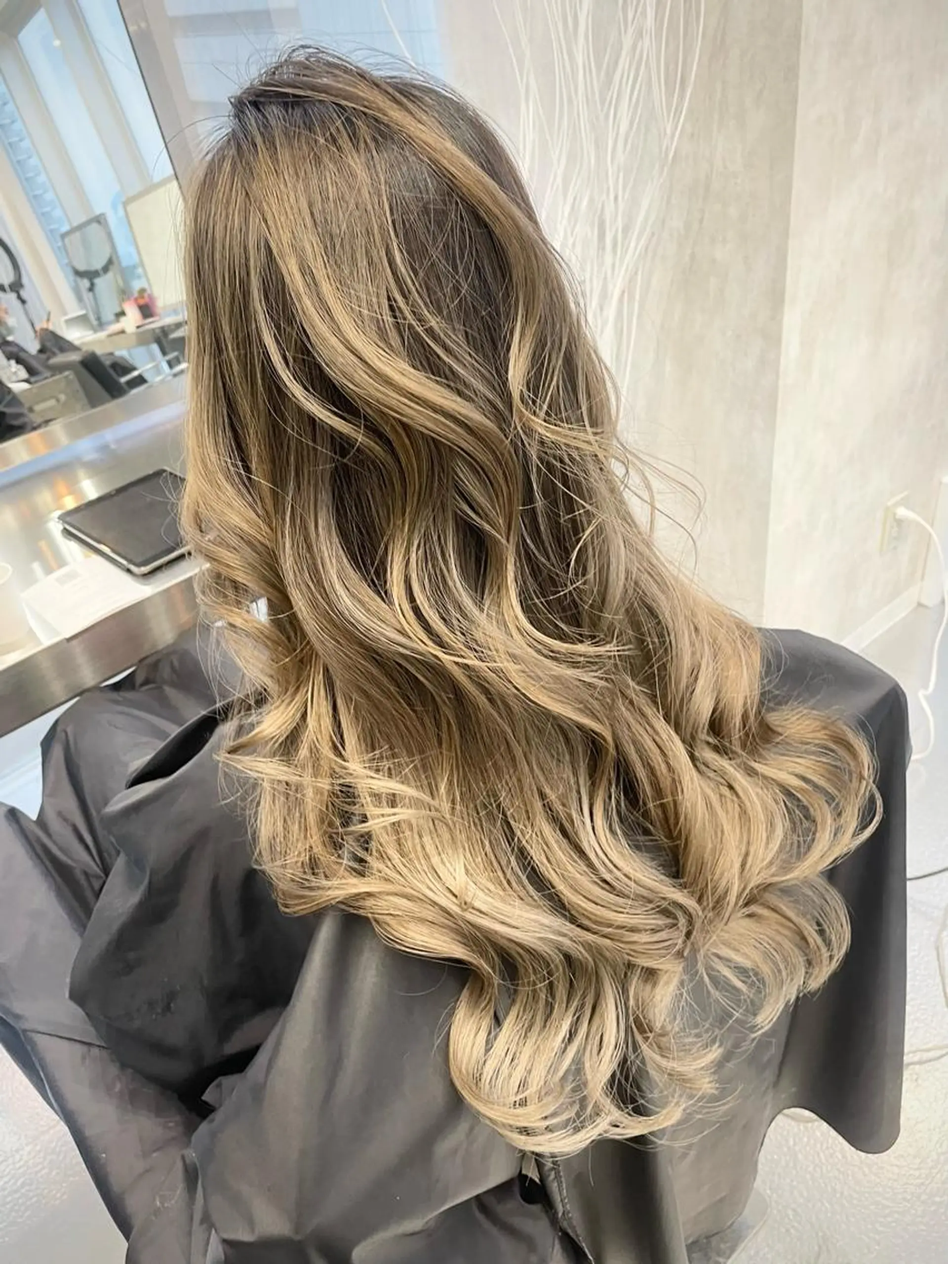 ロング レイヤーカット ヘアカラー トリートメント ヘアセット CARAT堺東 Aujua認定サロンのヘアスタイル