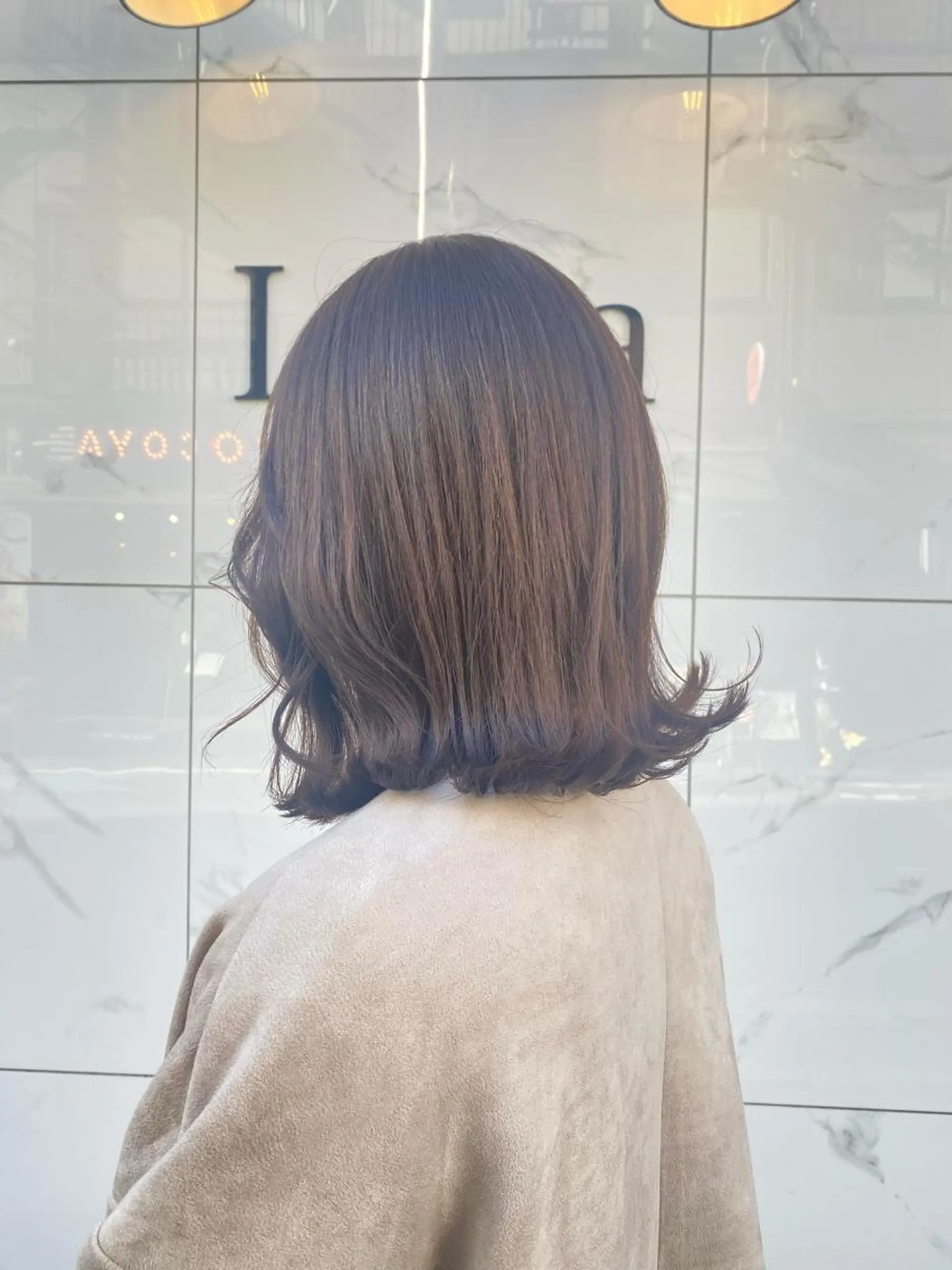 ミディアム カラー パーマ ヘアアレンジ ベージュカラー 透明感カラー youres hair東新宿店所属・新宿⌇韓国風ヘア ⌇透明感カラーのヘアスタイル