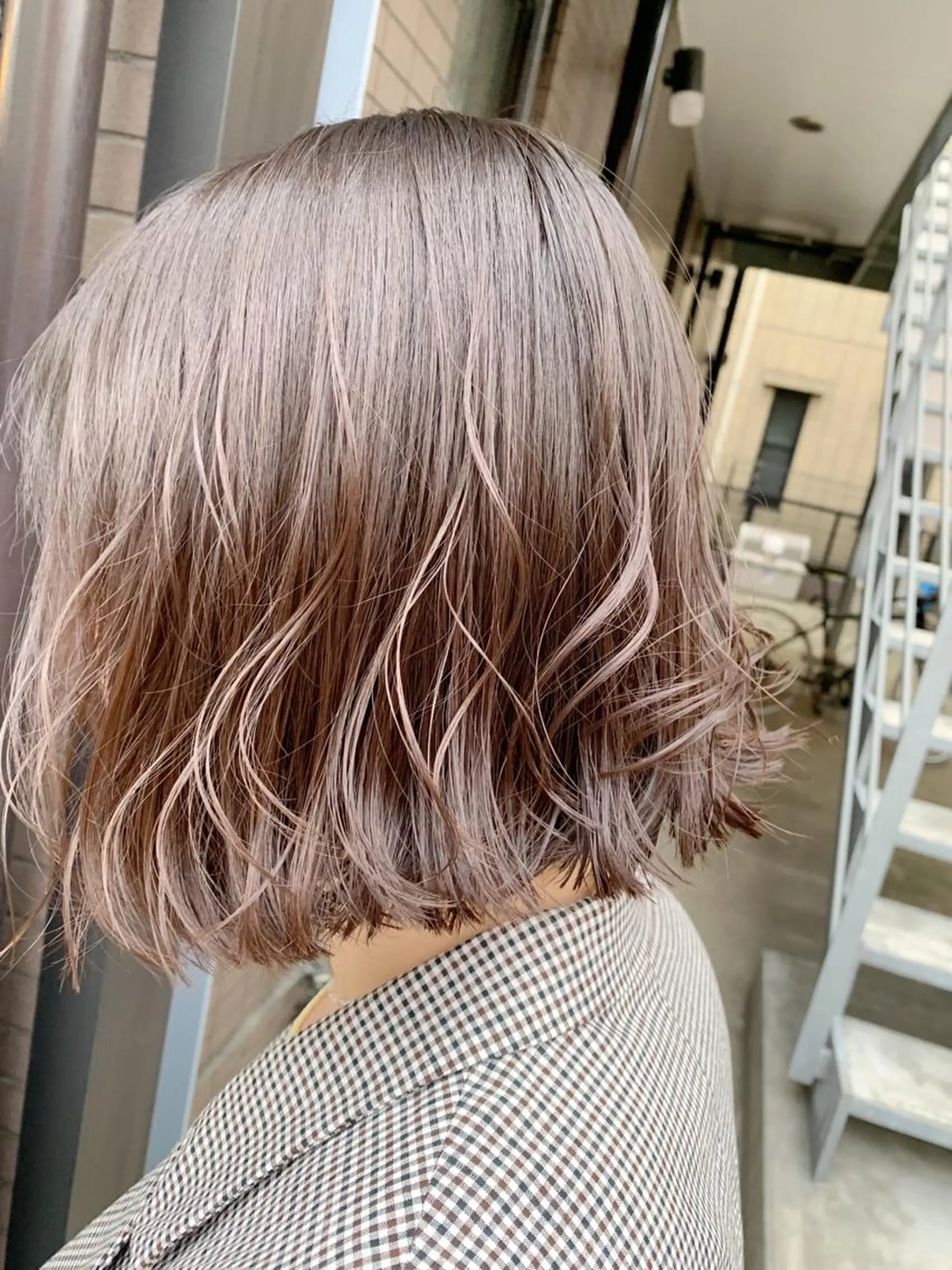 ショート カラー ブリーチ グレージュ ブリーチなしカラー ピンクカラー DUMBO所属・【完全マンツー 恵比寿】佐藤 翔のヘアスタイル