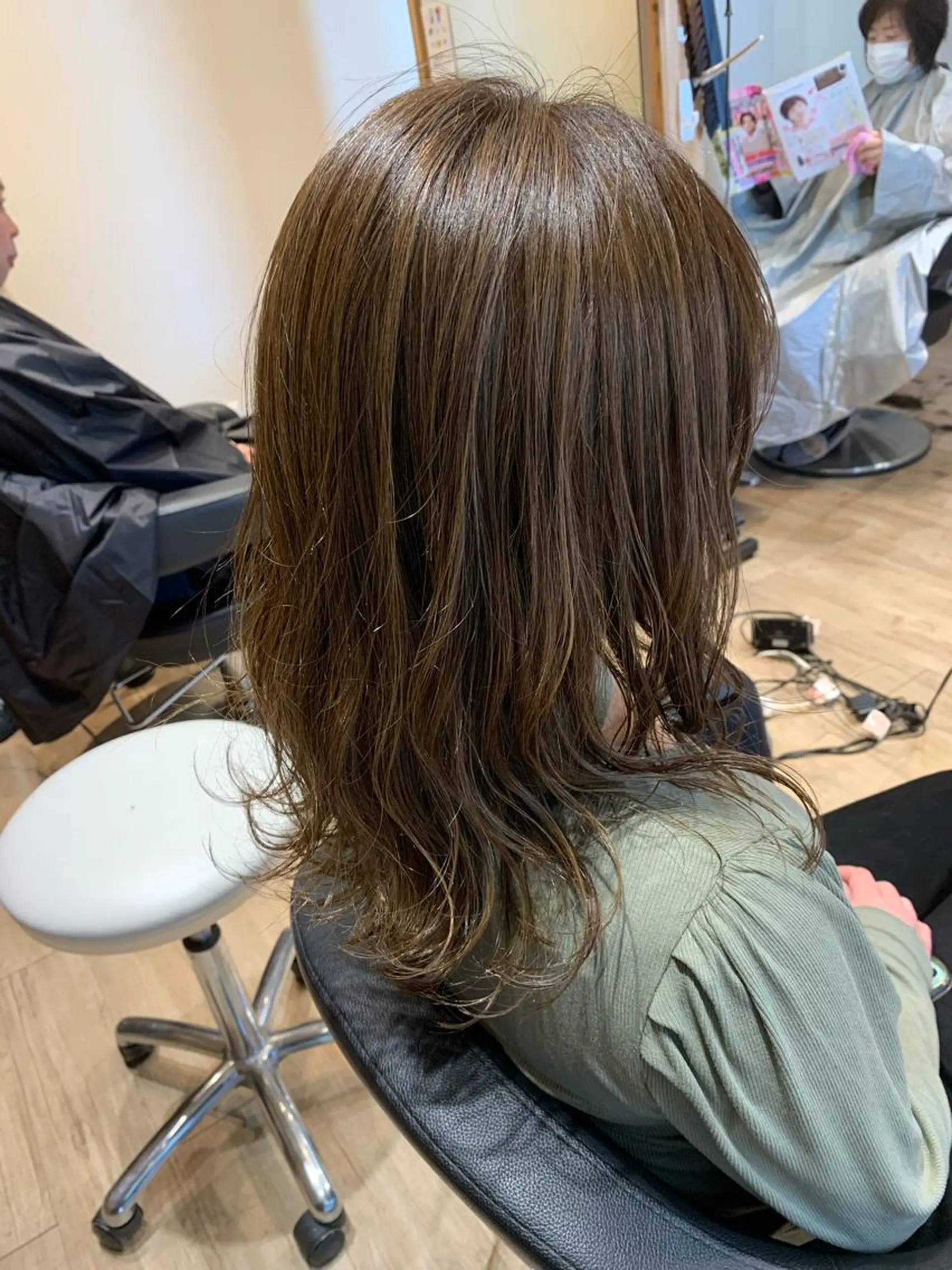 ミディアム カラー ハイライトカラー ハイライト ヘアカラー 大久保 隆蔵のヘアスタイル