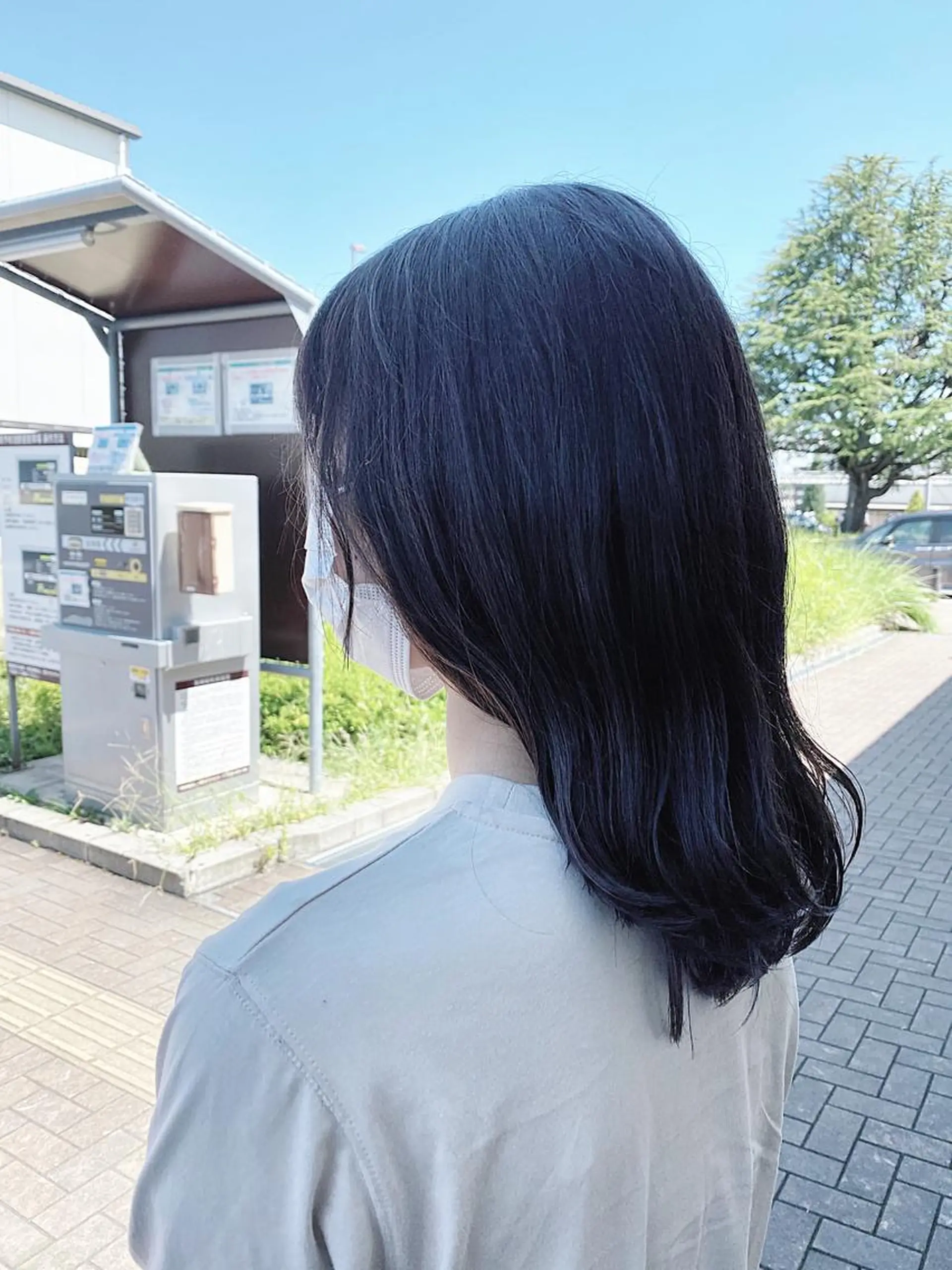 セミロング カラー 透明感カラー ネイビーカラー シルバー 頓所 大昂のヘアスタイル