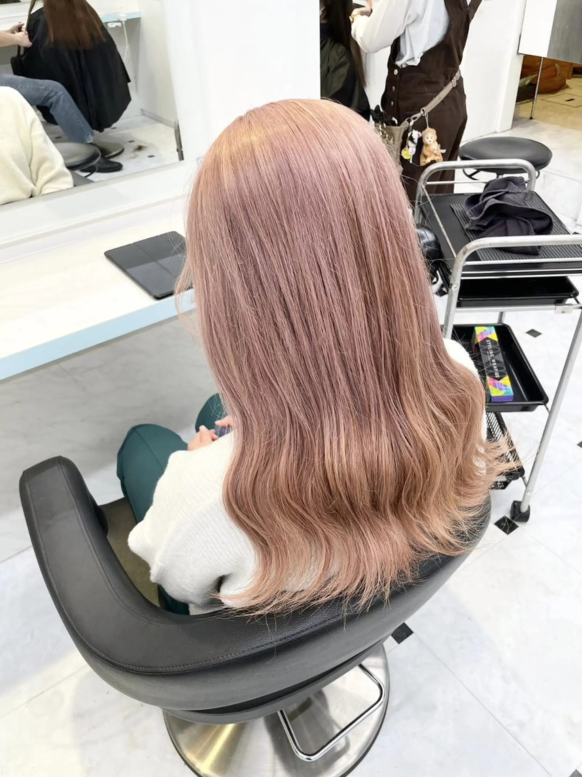 ミディアム カラー ヘアカラー ハイトーンブロンド 横浜💞ミオのヘアスタイル