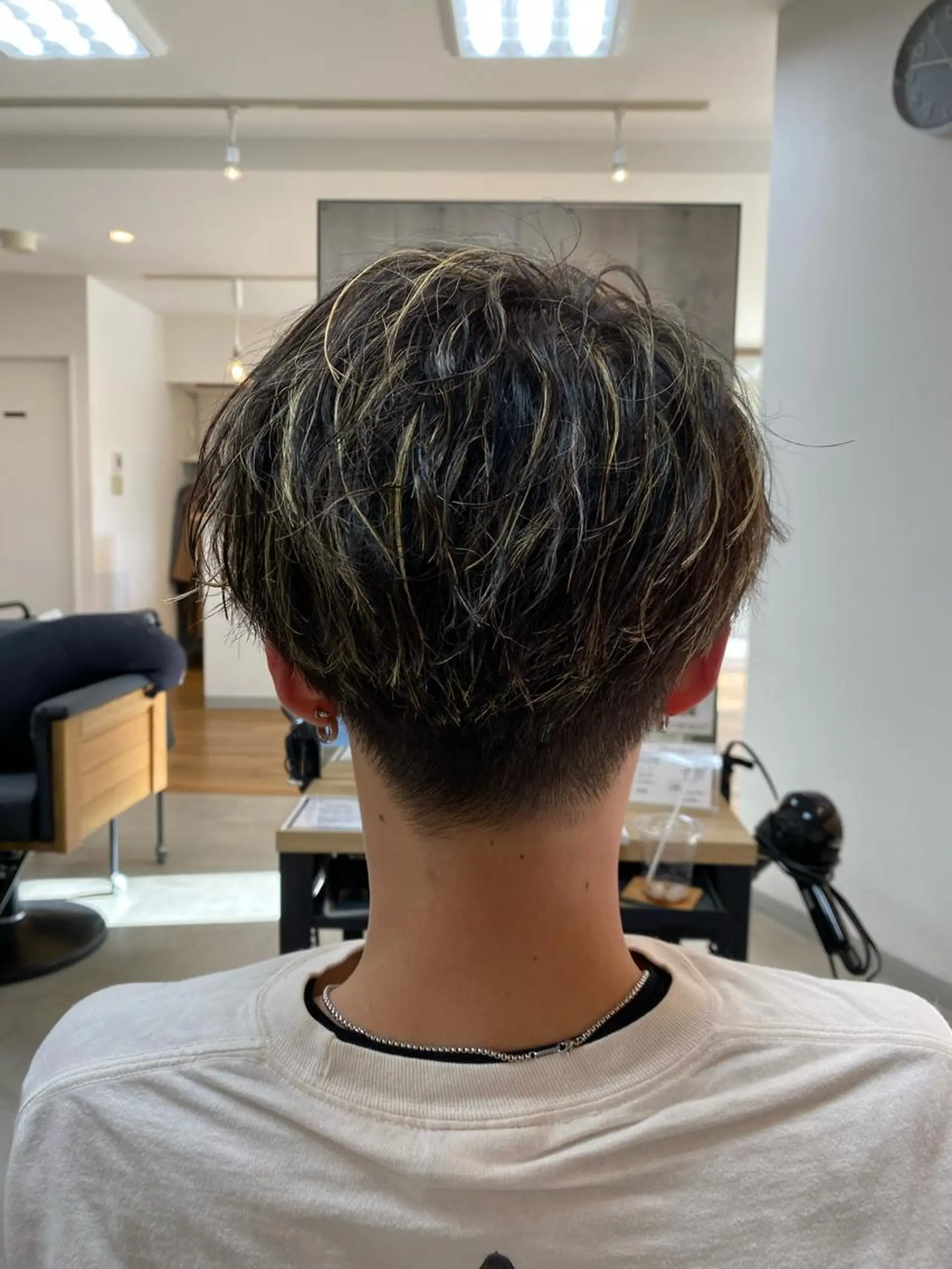 ショート カラー メンズ メンズハイライト 刈り上げ ハイライトカラー ハイライト FOR Men`s hair所属・高橋 一樹のヘアスタイル