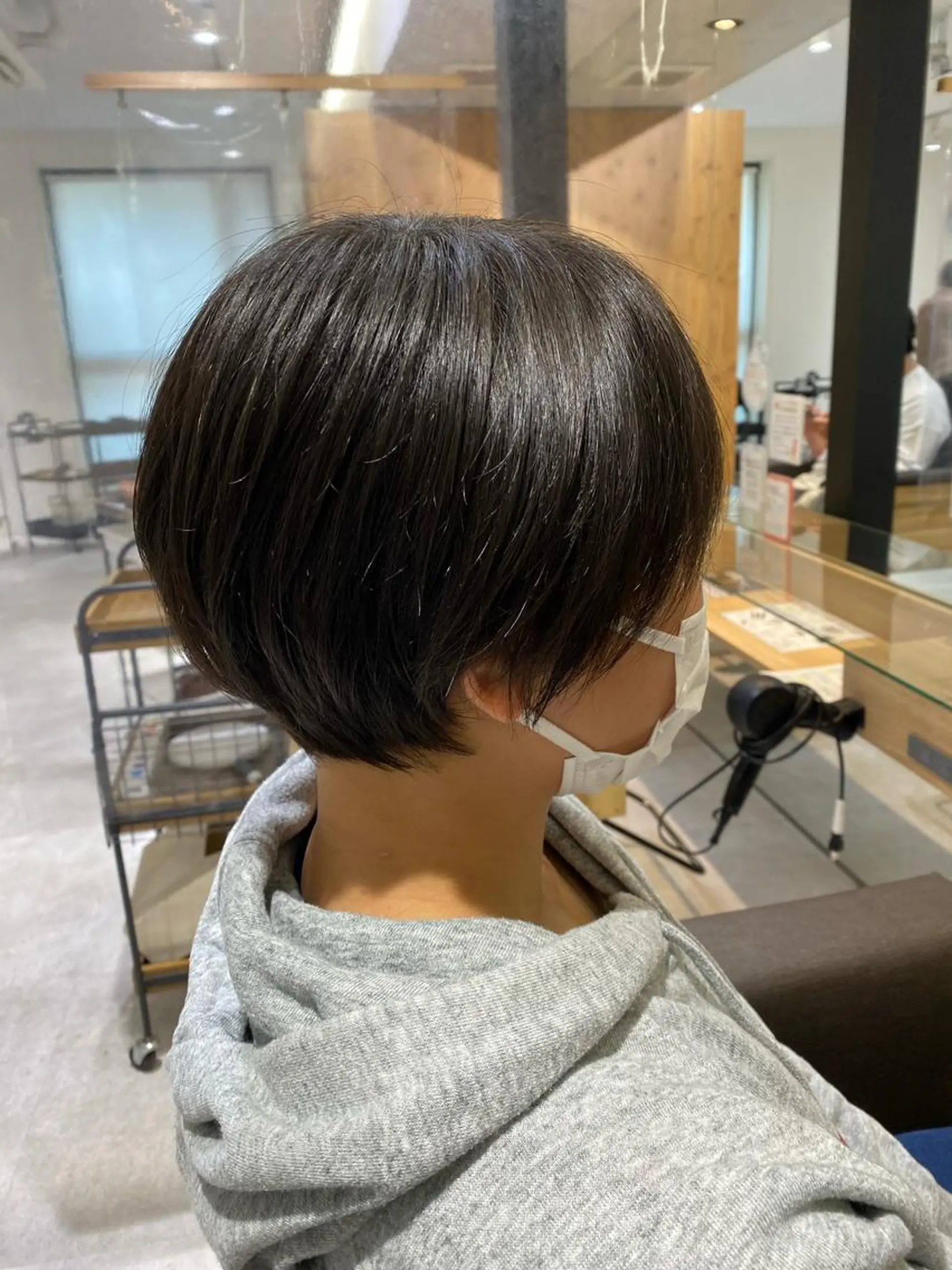ショート カット 梅本 彩香のヘアスタイル