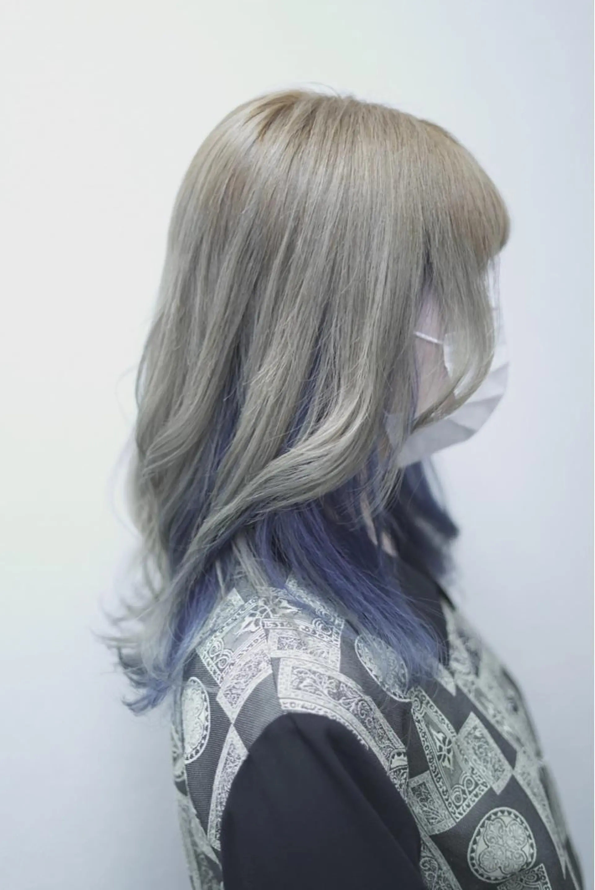 セミロング カラー ブルーカラー インナーカラー ヤナ マネージャーのヘアスタイル