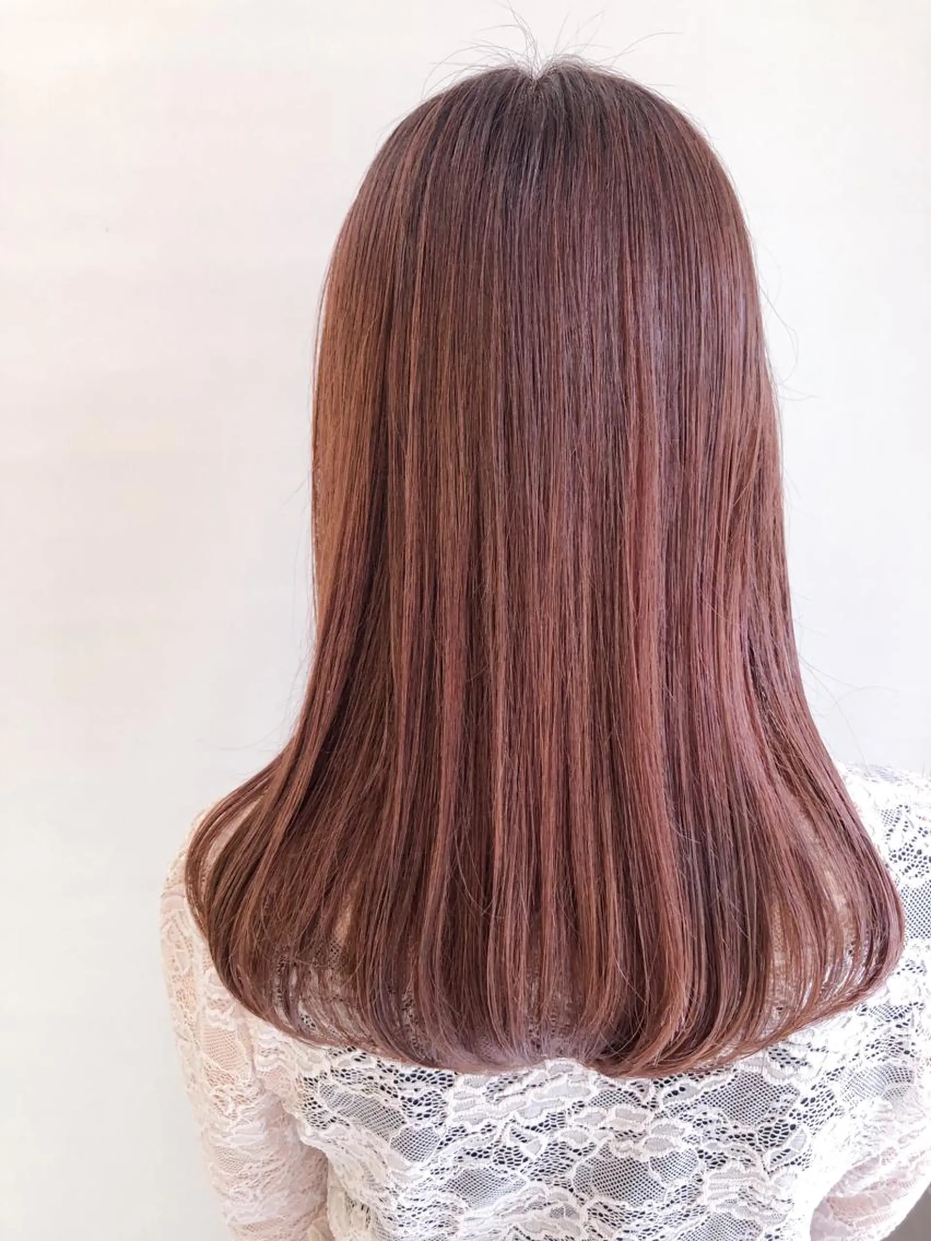 ミディアム カット ヘアカラー 齋藤 咲のヘアスタイル