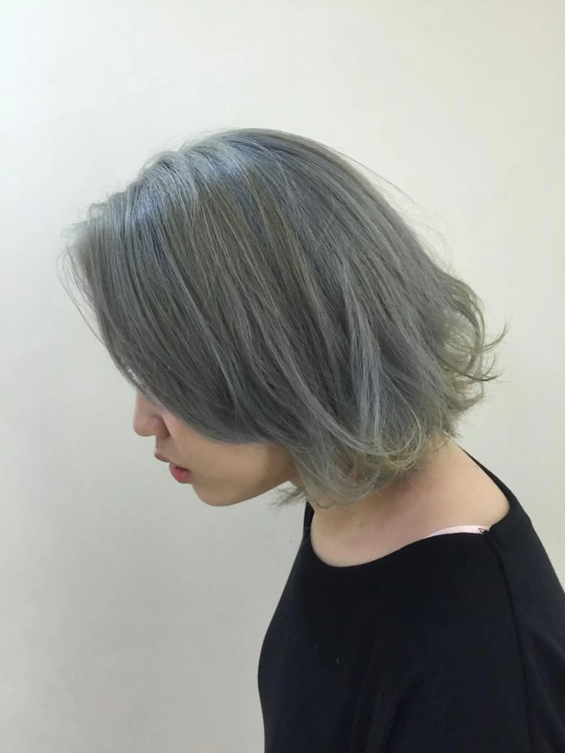 ショート カラー アッシュ シルバー シルバーアッシュ ﾊｲﾄｰﾝ/ｼｮｰﾄ 村上淳乃🐥のヘアスタイル