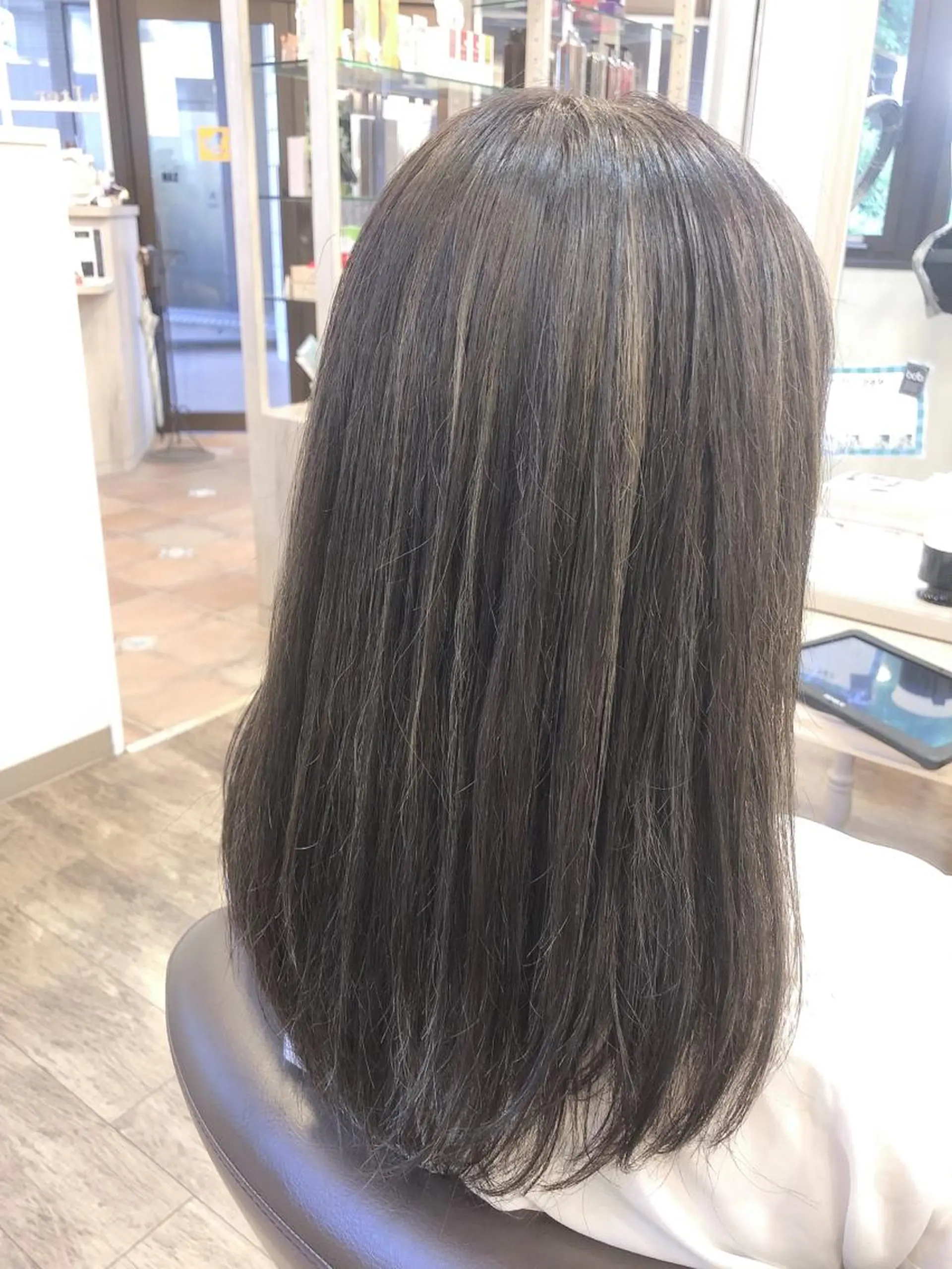 セミロング カラー ハイライトカラー イルミナカラー ハイライト ヘアカラー 尚平 髪質改善 大人のデザインカラーのその他イメージ