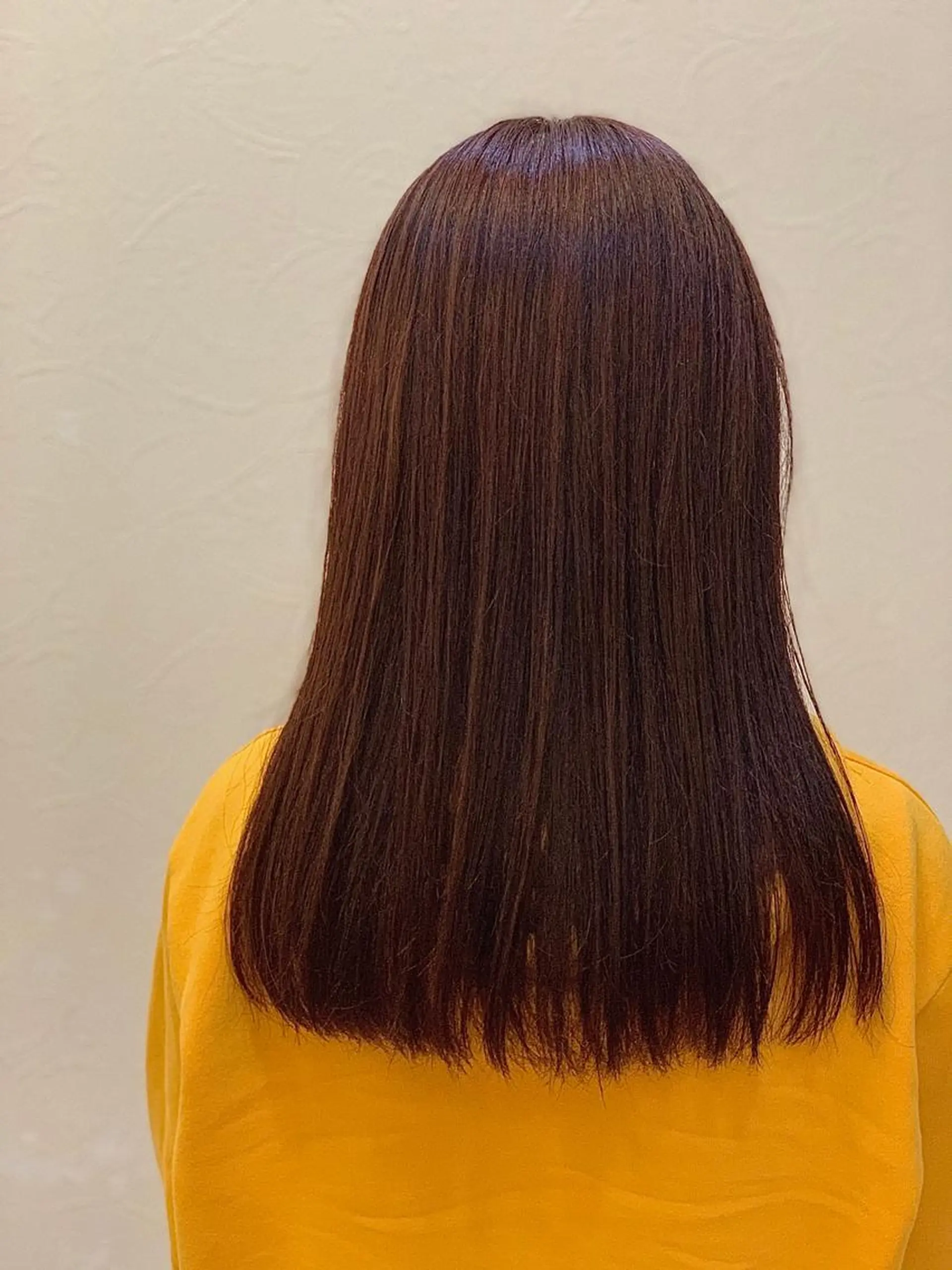 セミロング カラー レッドカラー バイオレットカラー 学生 ヘアカラー 飯塚 沙衣のヘアスタイル