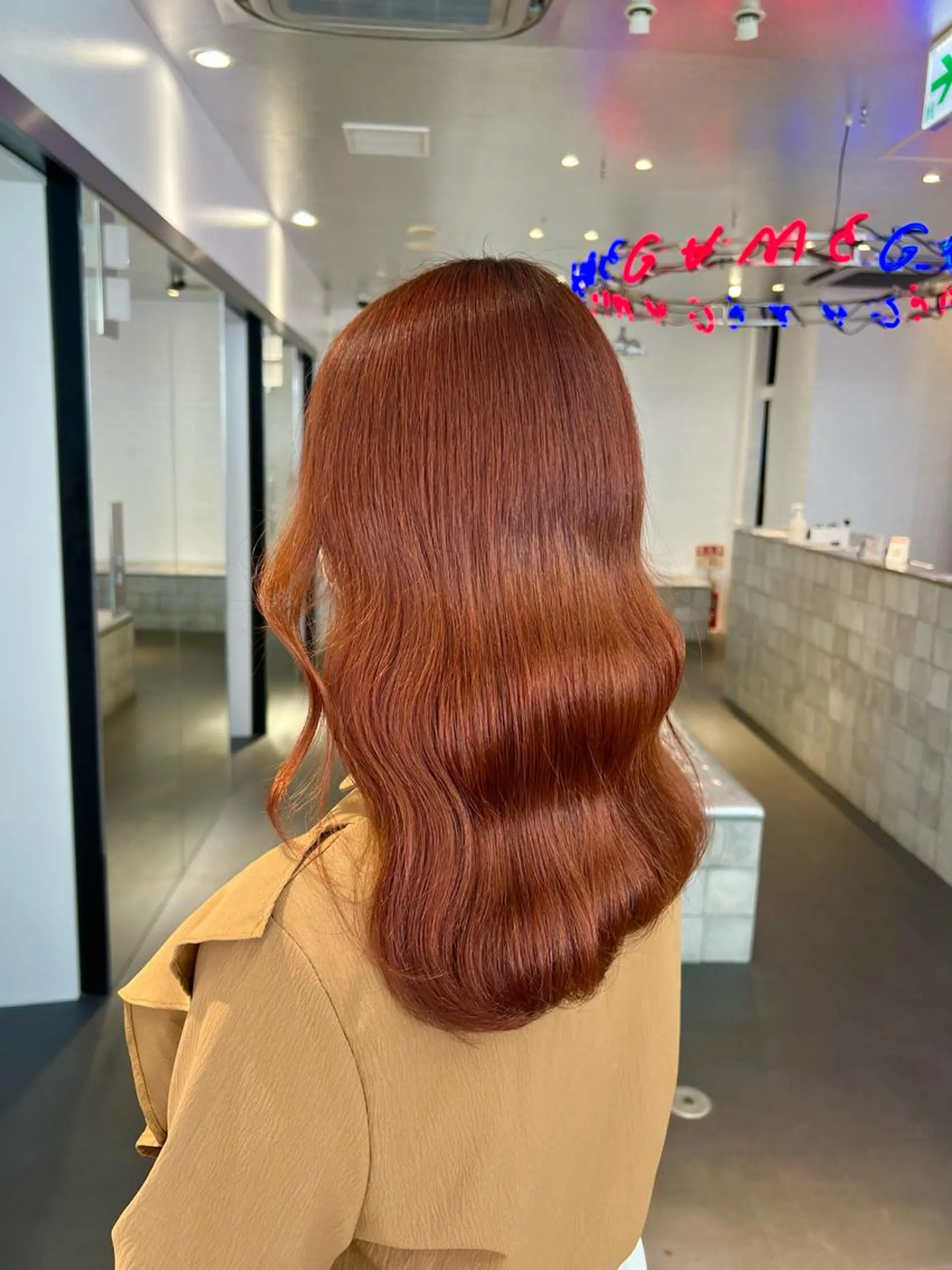 セミロング カラー カット ヘアカラー トリートメント 🌼動き×透明感🩵 ハイトーン/ナナのヘアスタイル