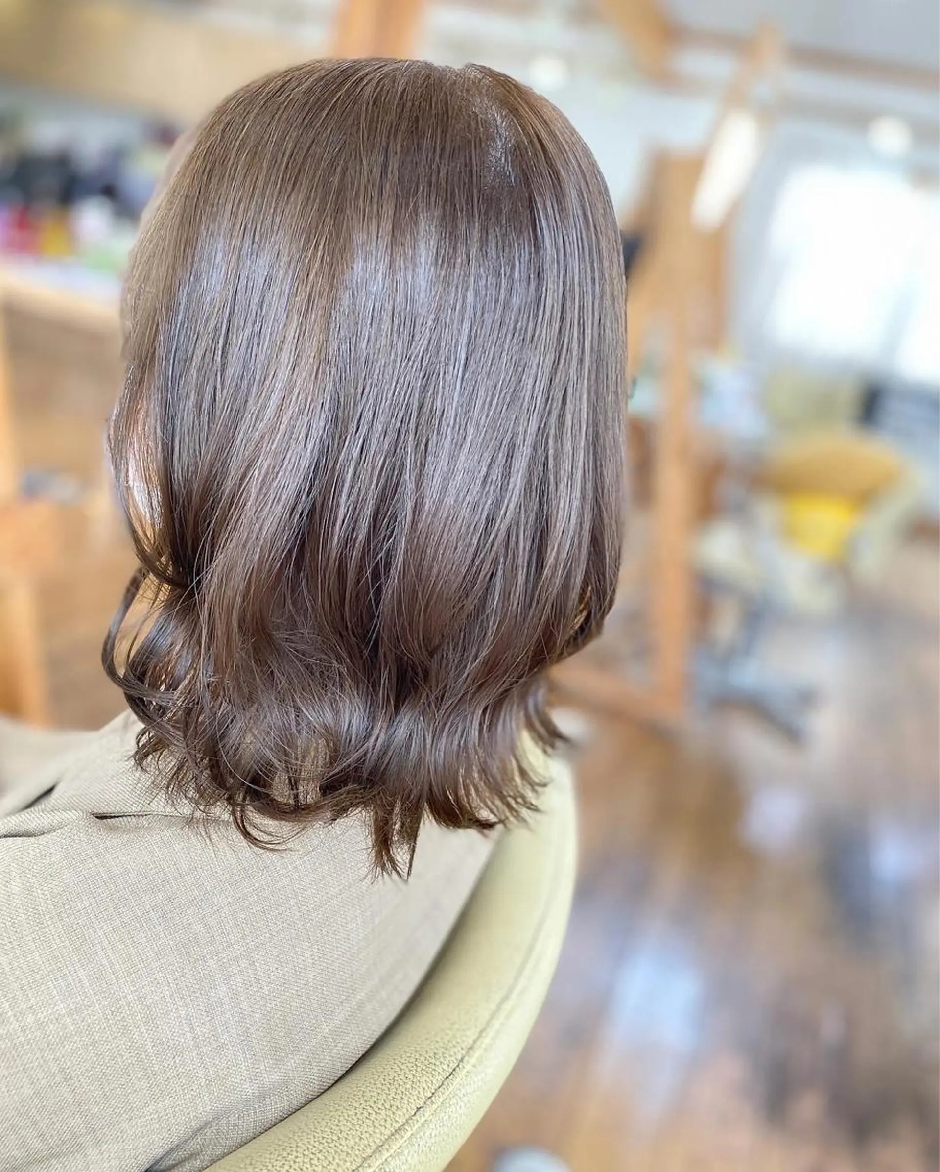 ミディアム カラー ヘアアレンジ ベージュカラー 透明感カラー ミルクティーベージュ 荒木 ひろかのヘアスタイル