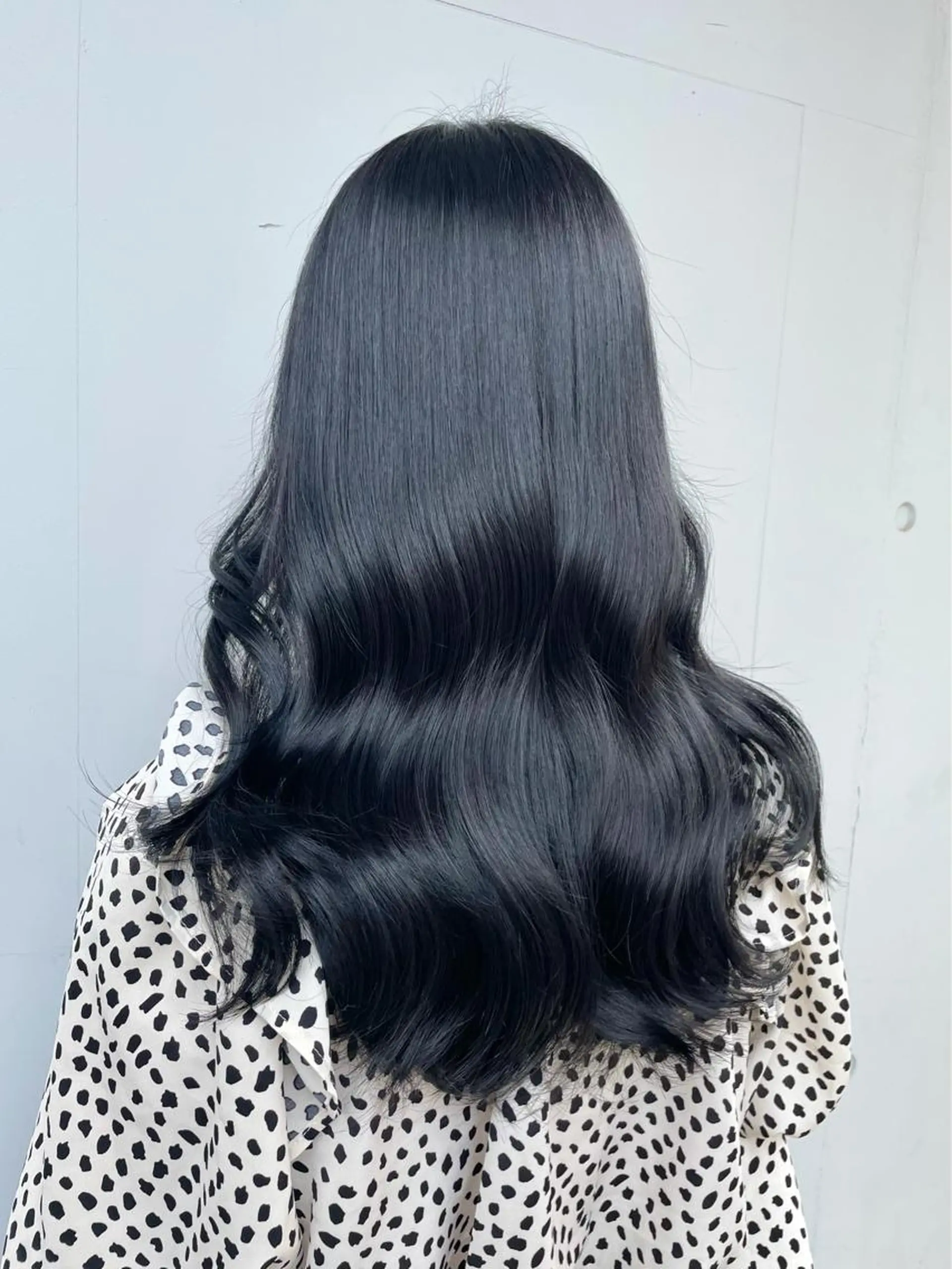 ロング カラー アディクシーカラー 黒髪 ブリーチ ブルーカラー ブルーブラック ヘアカラー トリートメント もにか🌞原宿/渋谷 🌝ブリーチカラーのヘアスタイル