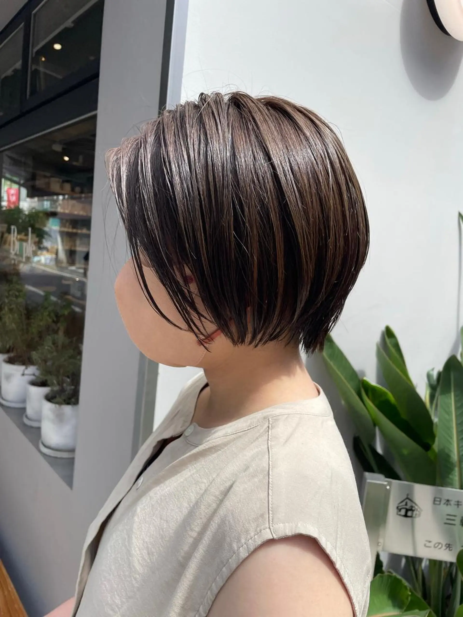 ショート カラー アッシュ アッシュブラウン ブラウンカラー ショートヘア カット ヘアカラー トリートメント HIROKI ” stylistのヘアスタイル