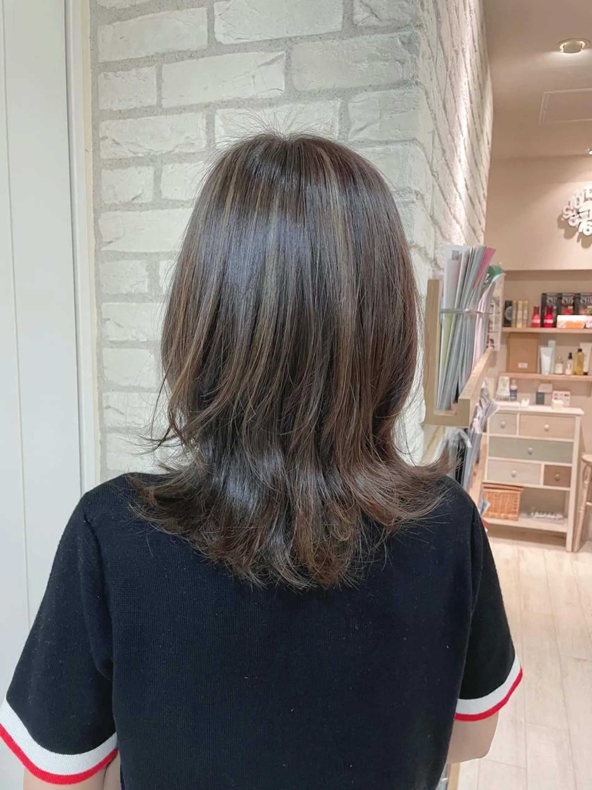 ミディアム カラー グレージュ ハイライトカラー ハイライト カット ヘアカラー トリートメント 清水 有実子のヘアスタイル