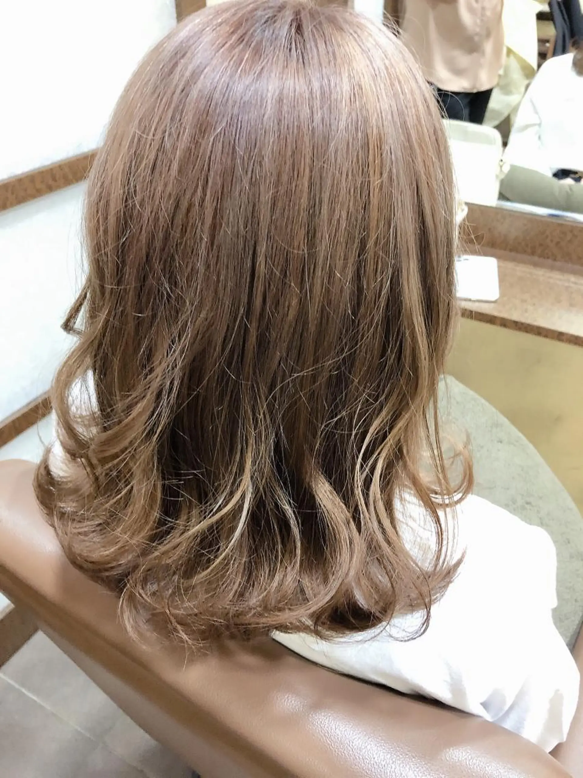 ミディアム カラー ブリーチ カット トリートメント シャルマン銀座店所属・🌟東銀座マンツーマ ン🌟タカナシのヘアスタイル