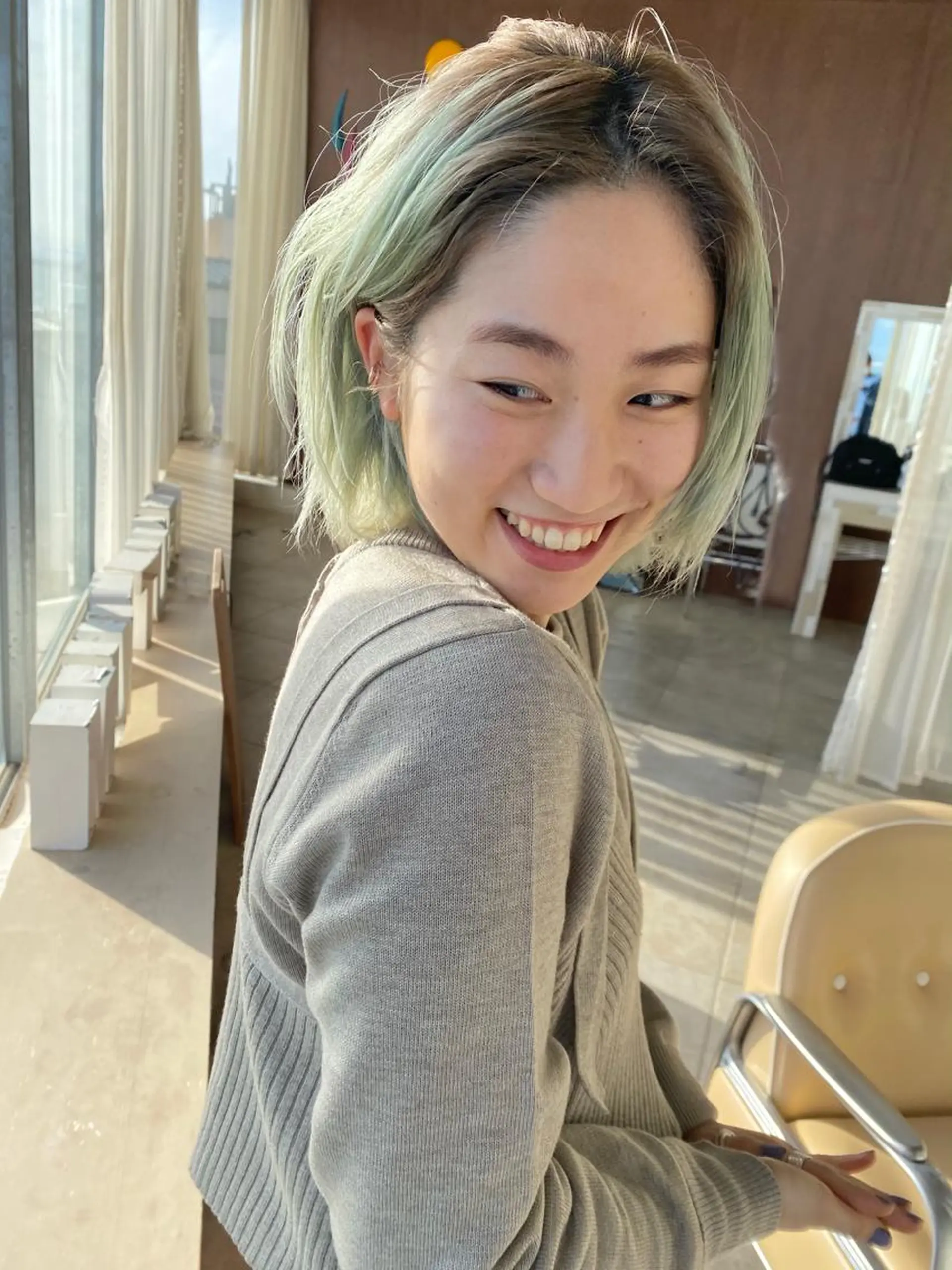 ショート カラー ミント ミントグリーン モダーン北鎌倉所属・中溝 アカリのヘアスタイル