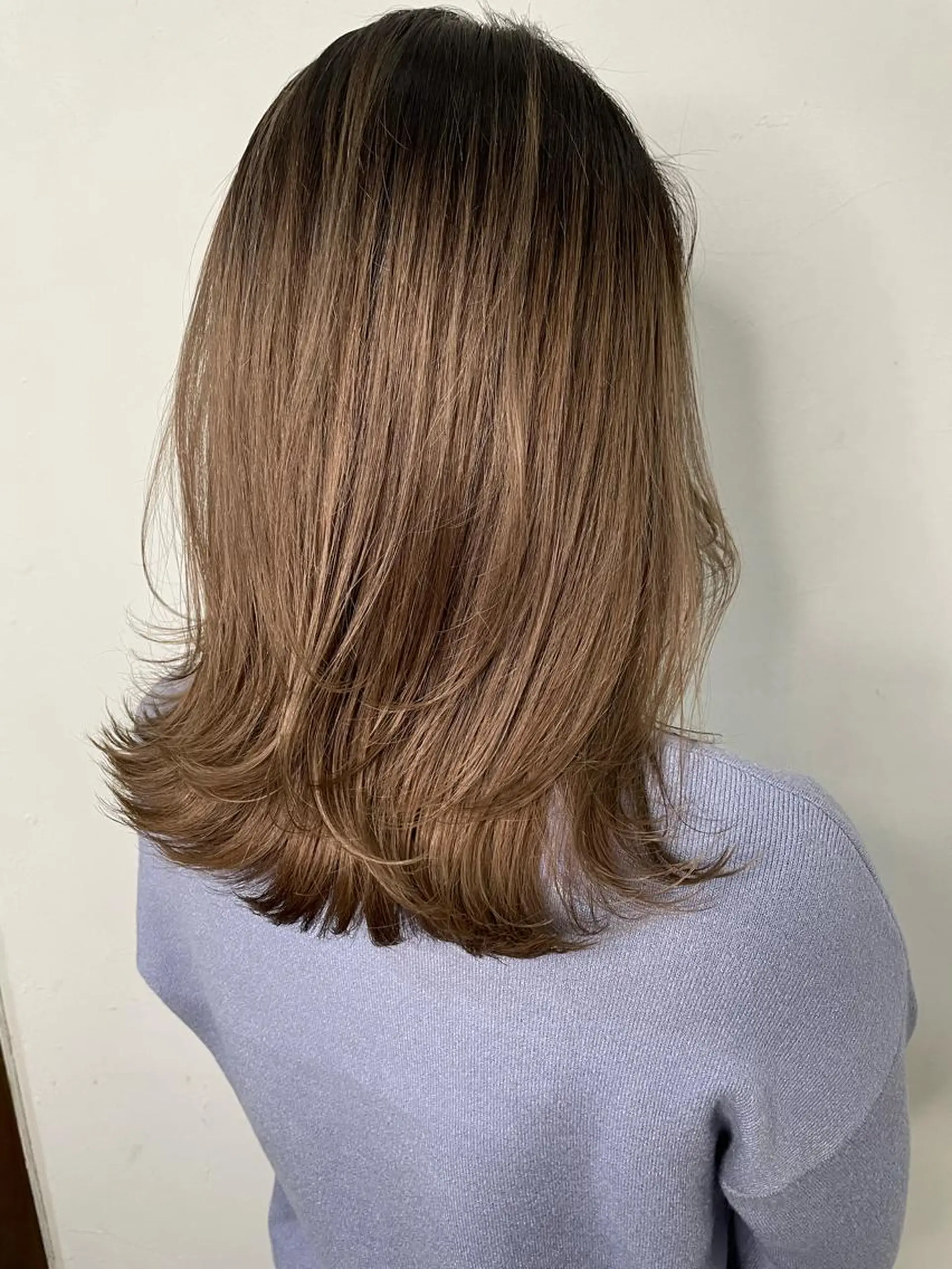 セミロング カラー ブリーチ ヘアカラー トリートメント 安田 蓮のヘアスタイル