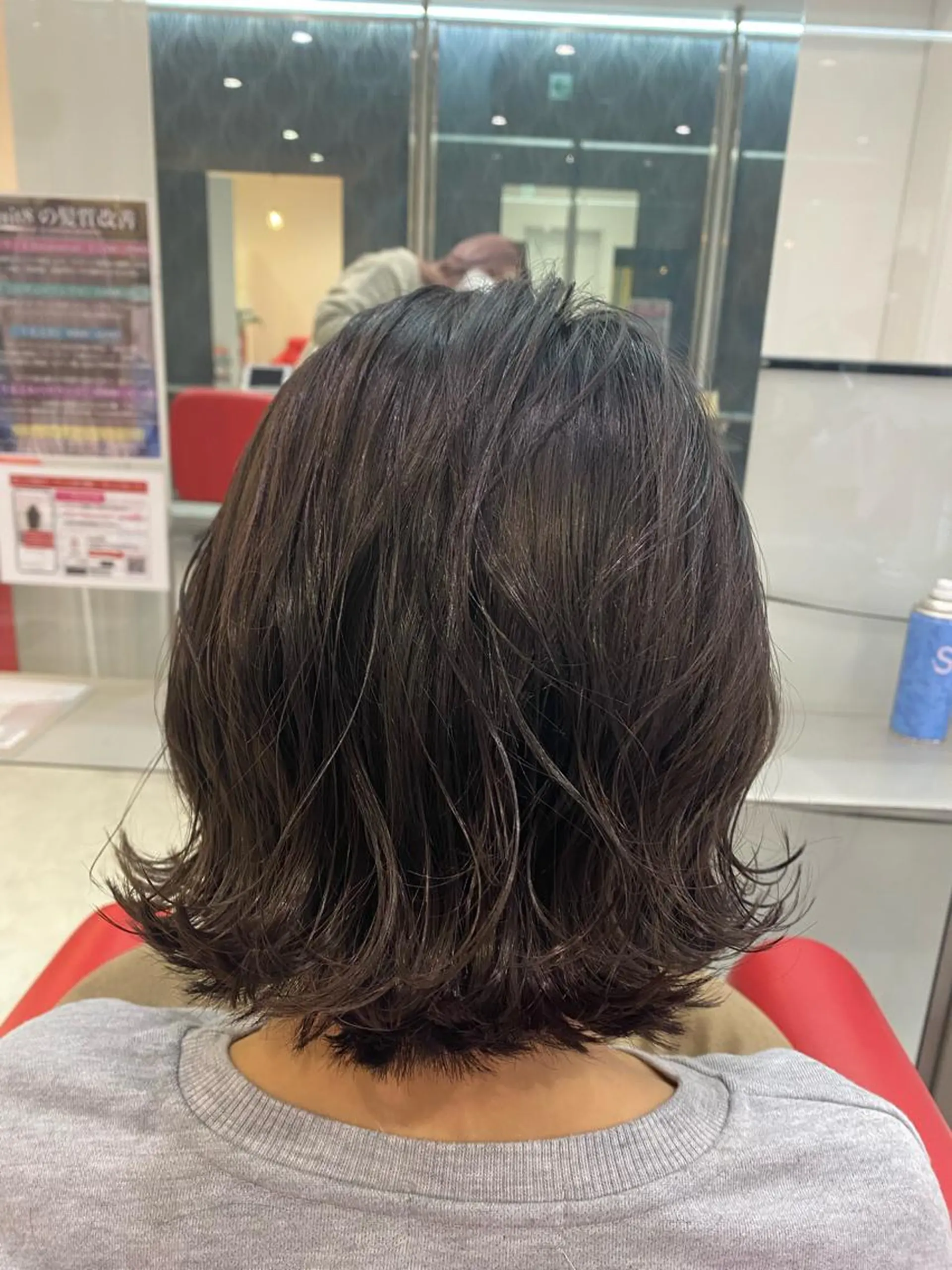 ミディアム 切りっぱなしボブ ボブ ヘアカラー トリートメント salowin所属・ハイトーンカラー 馬場みなみのヘアスタイル
